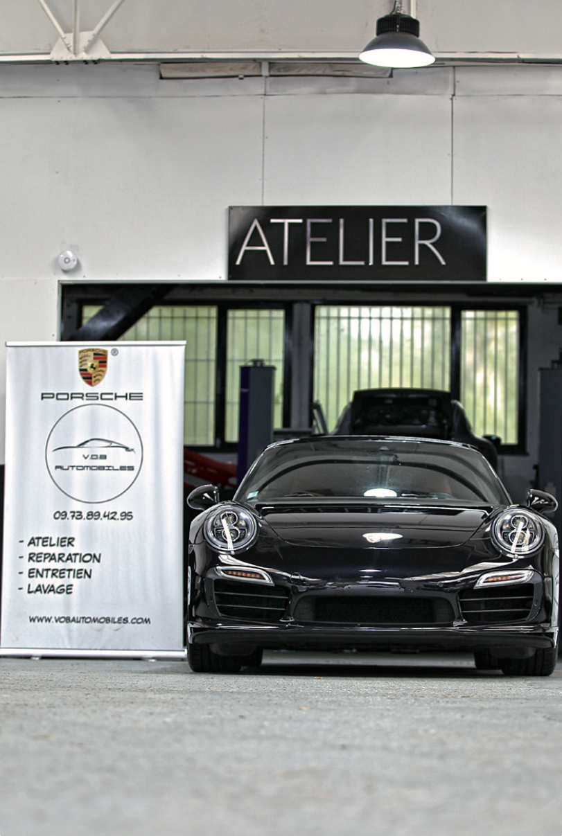 Entrée de l'atelier VOB Automobiles — enseigne ATELIER