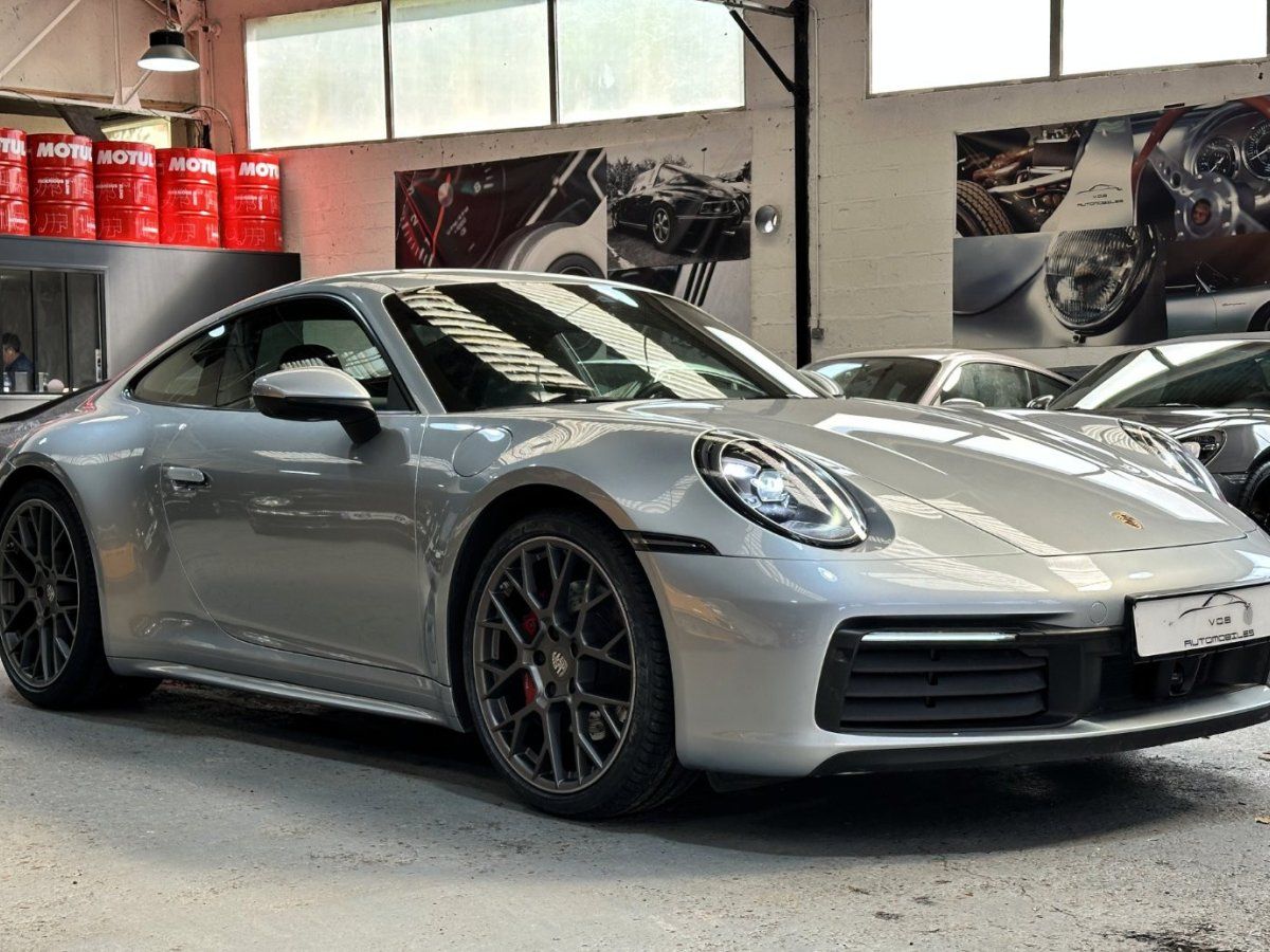 Porsche 992 Carrera 4S 2019 — vue avant trois-quarts (1)