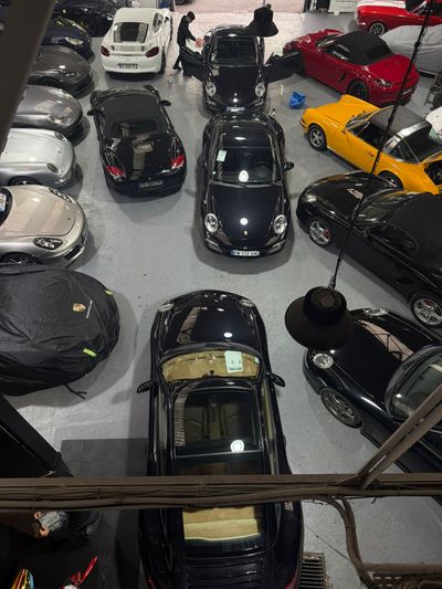 L'équipe VOB Automobiles dans l'atelier