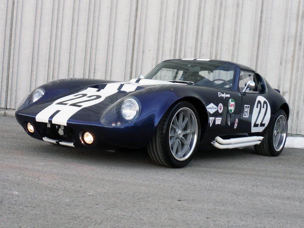 AC Cobra Daytona Coupé 1965 — vue avant trois-quarts (1)