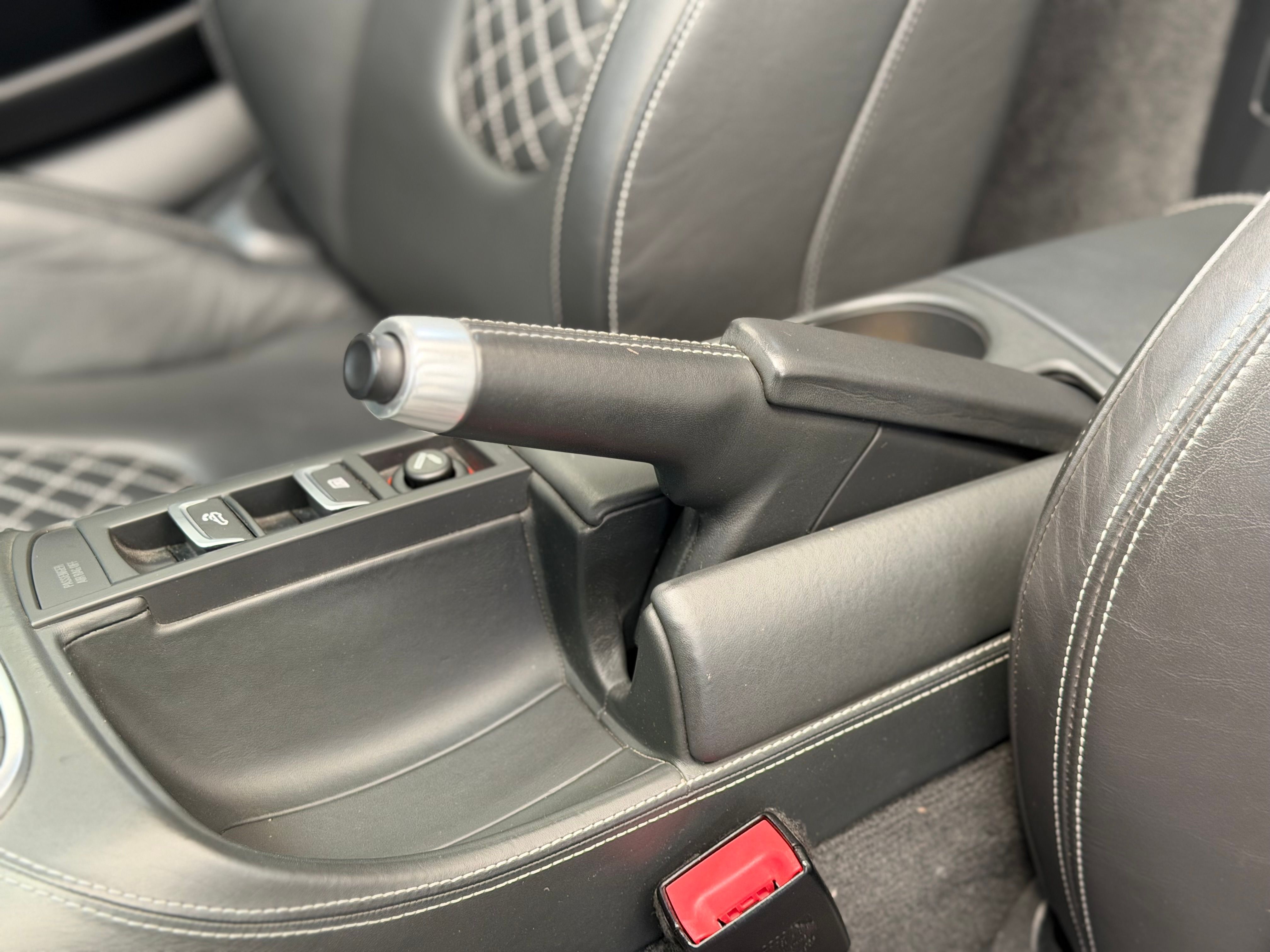 Audi R8 Spyder V10 525CV S TRONIC 2013 — detail (39)