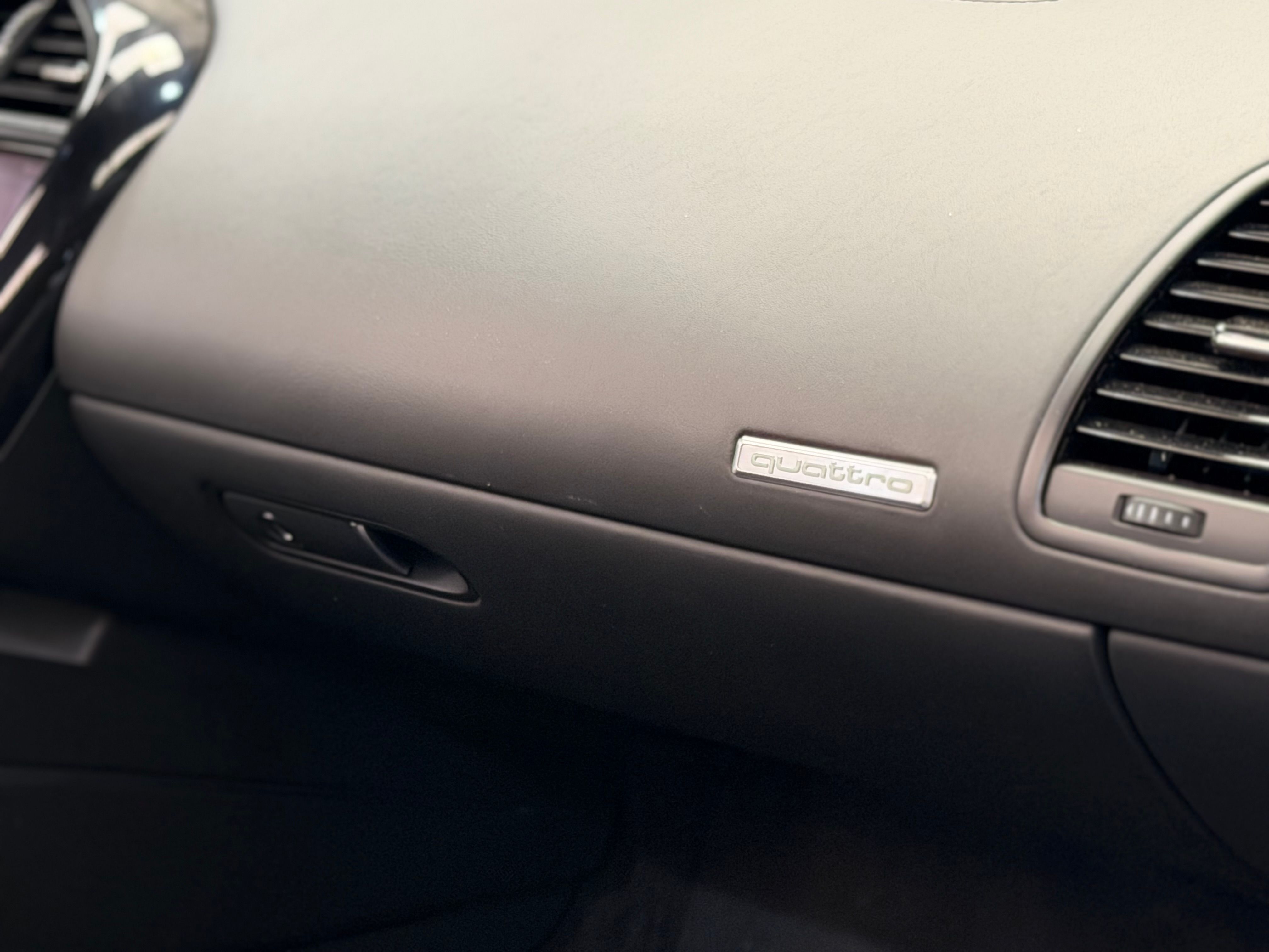 Audi R8 Spyder V10 525CV S TRONIC 2013 — detail (49)