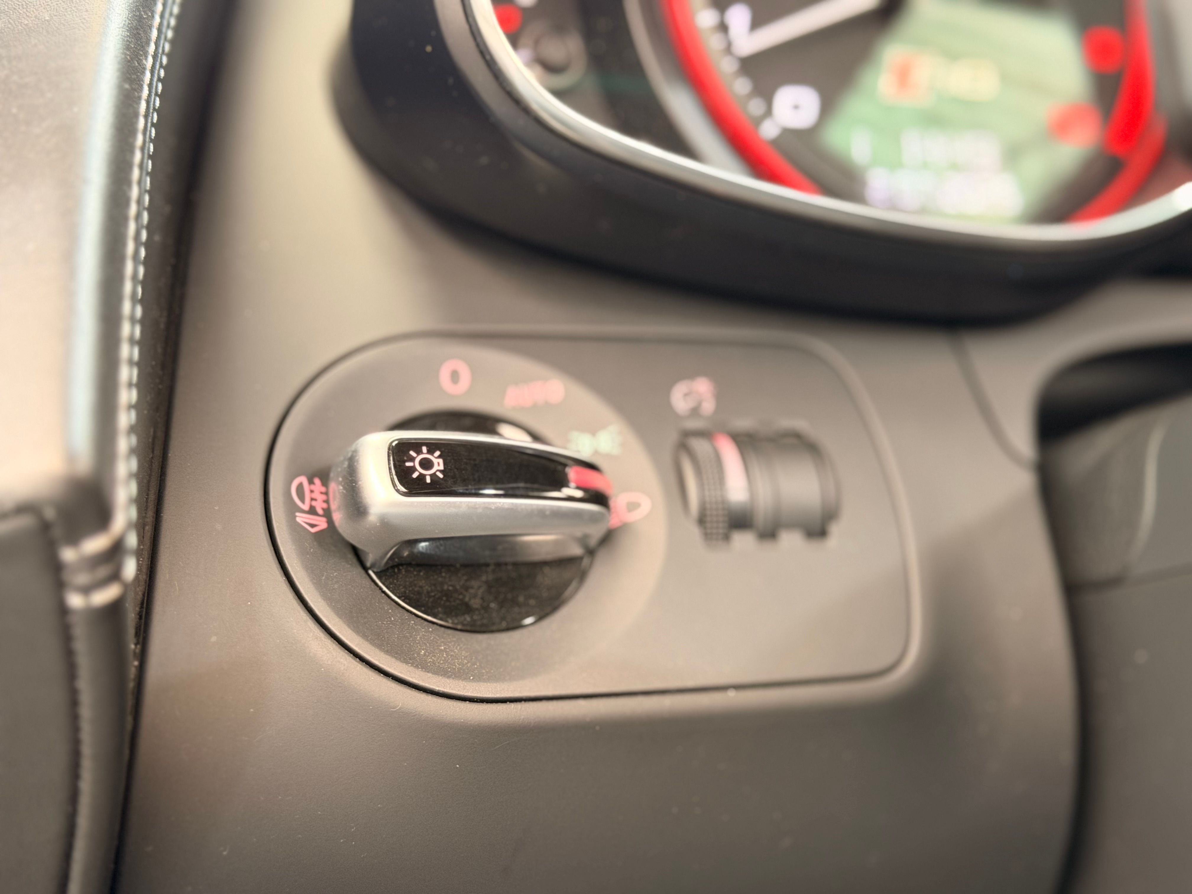 Audi R8 Spyder V10 525CV S TRONIC 2013 — detail (60)