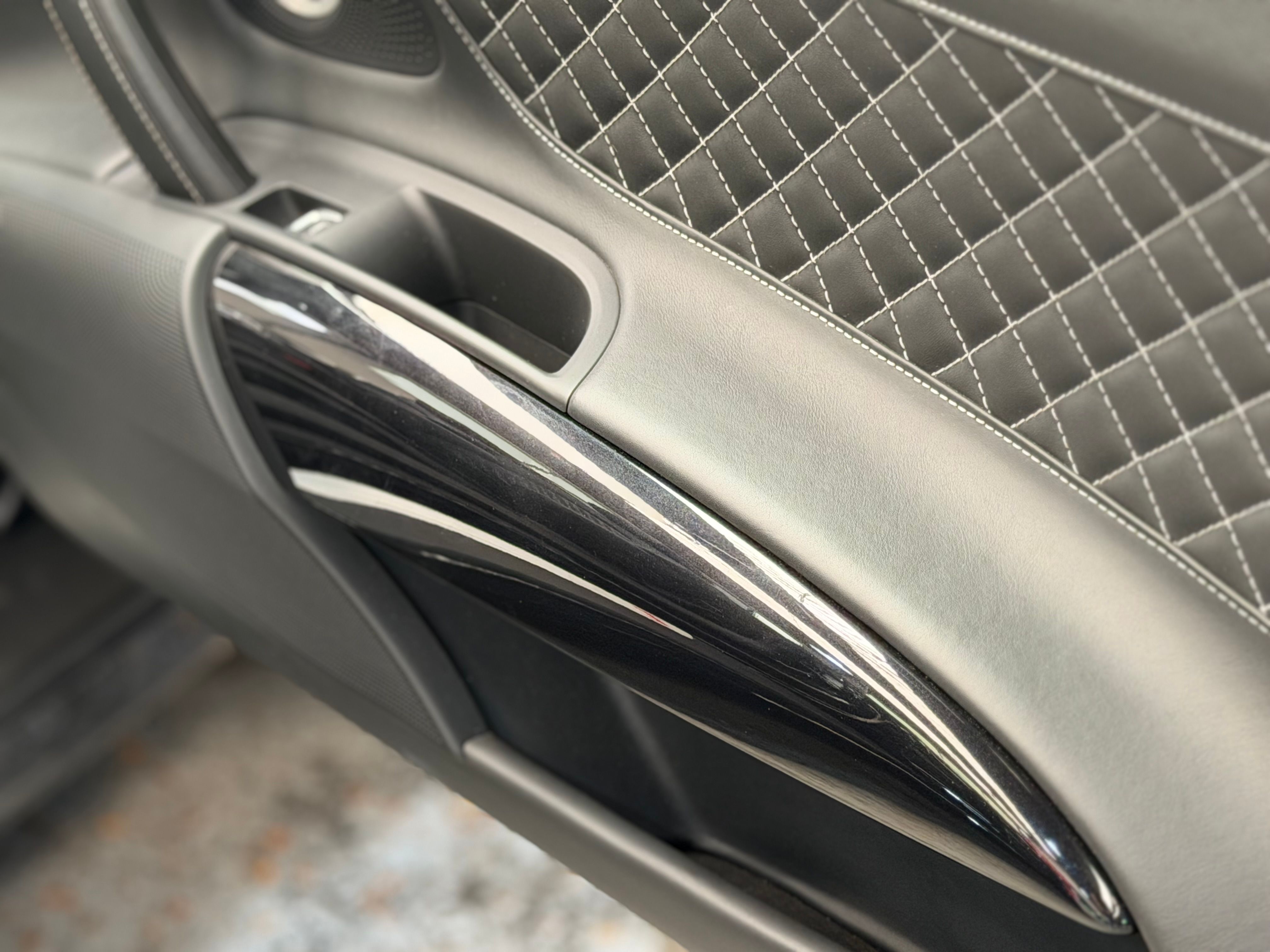 Audi R8 Spyder V10 525CV S TRONIC 2013 — detail (46)