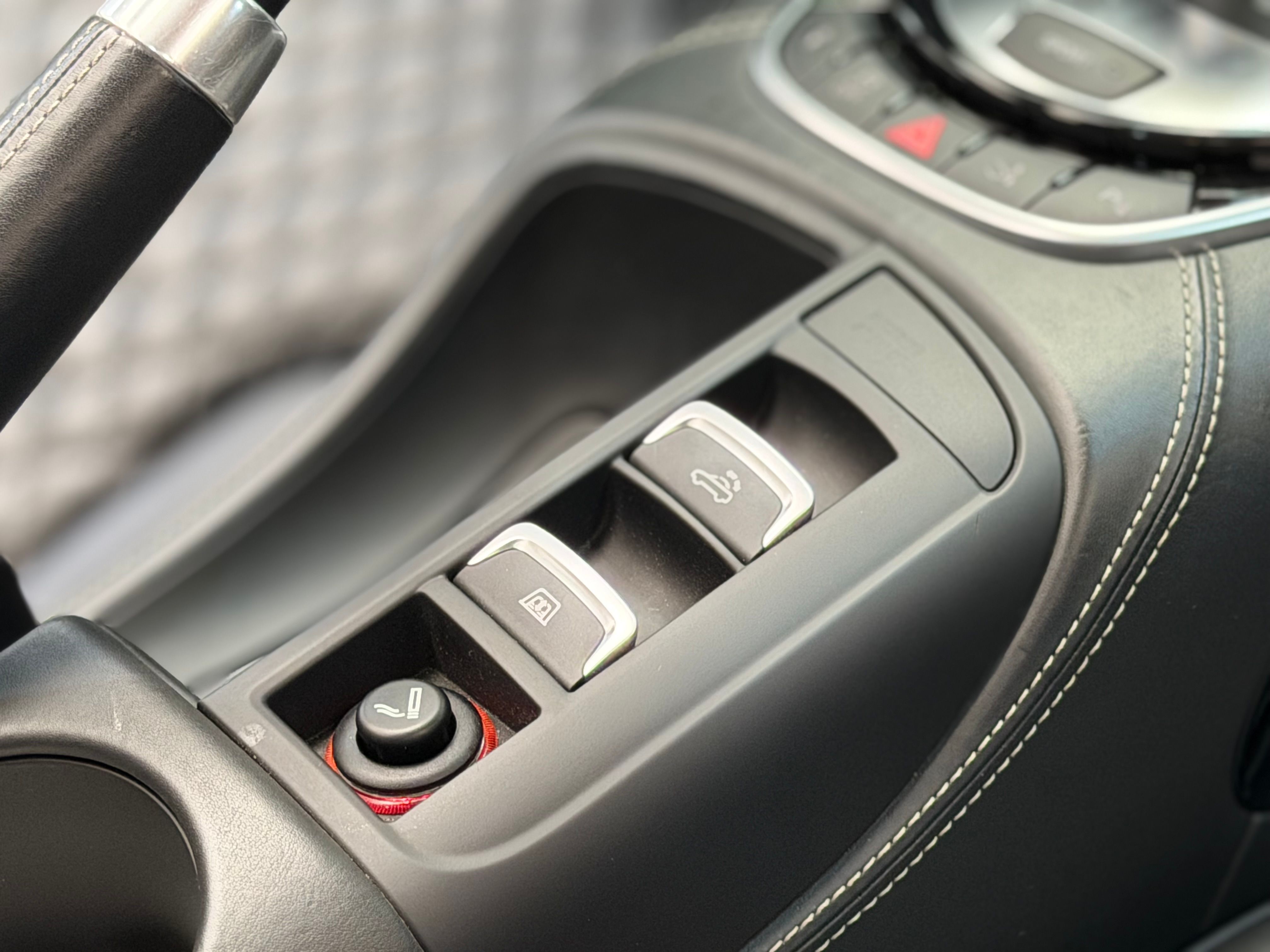 Audi R8 Spyder V10 525CV S TRONIC 2013 — detail (42)