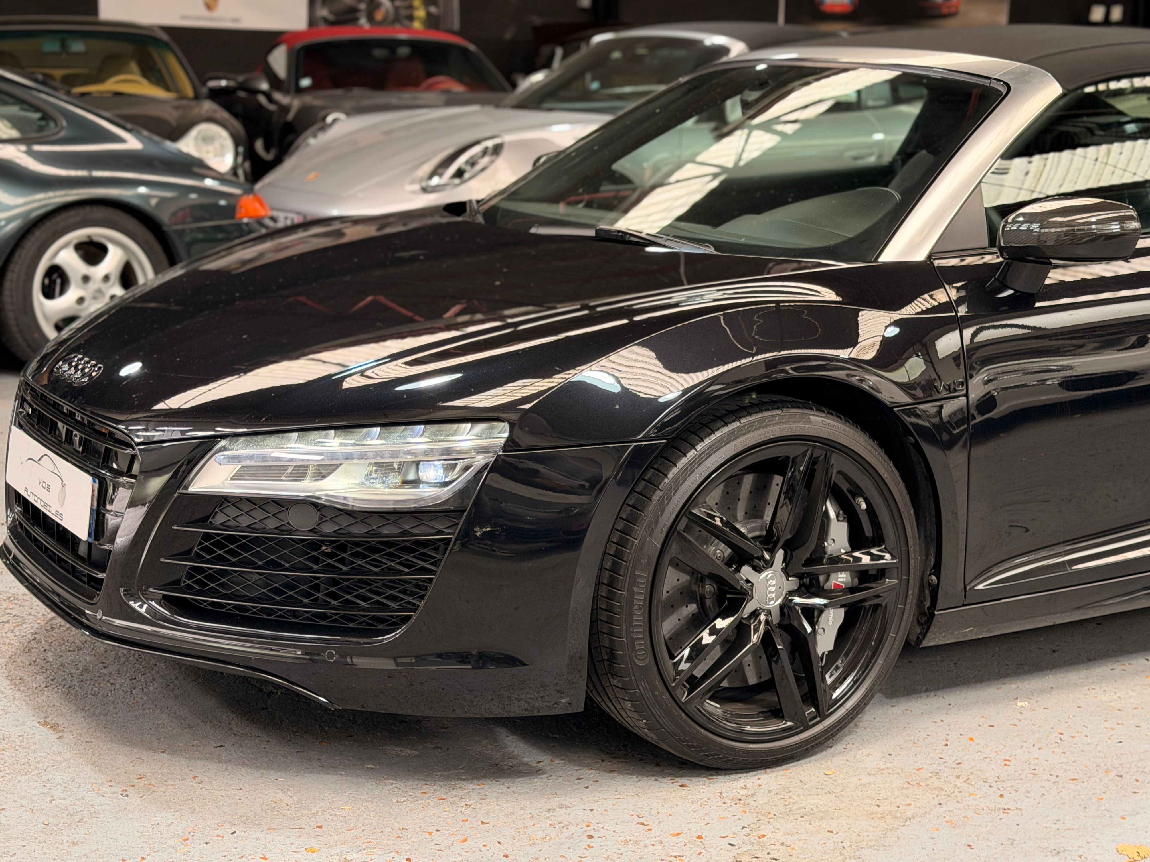 Audi R8 Spyder V10 525CV S TRONIC 2013 — vue avant trois-quarts (5)