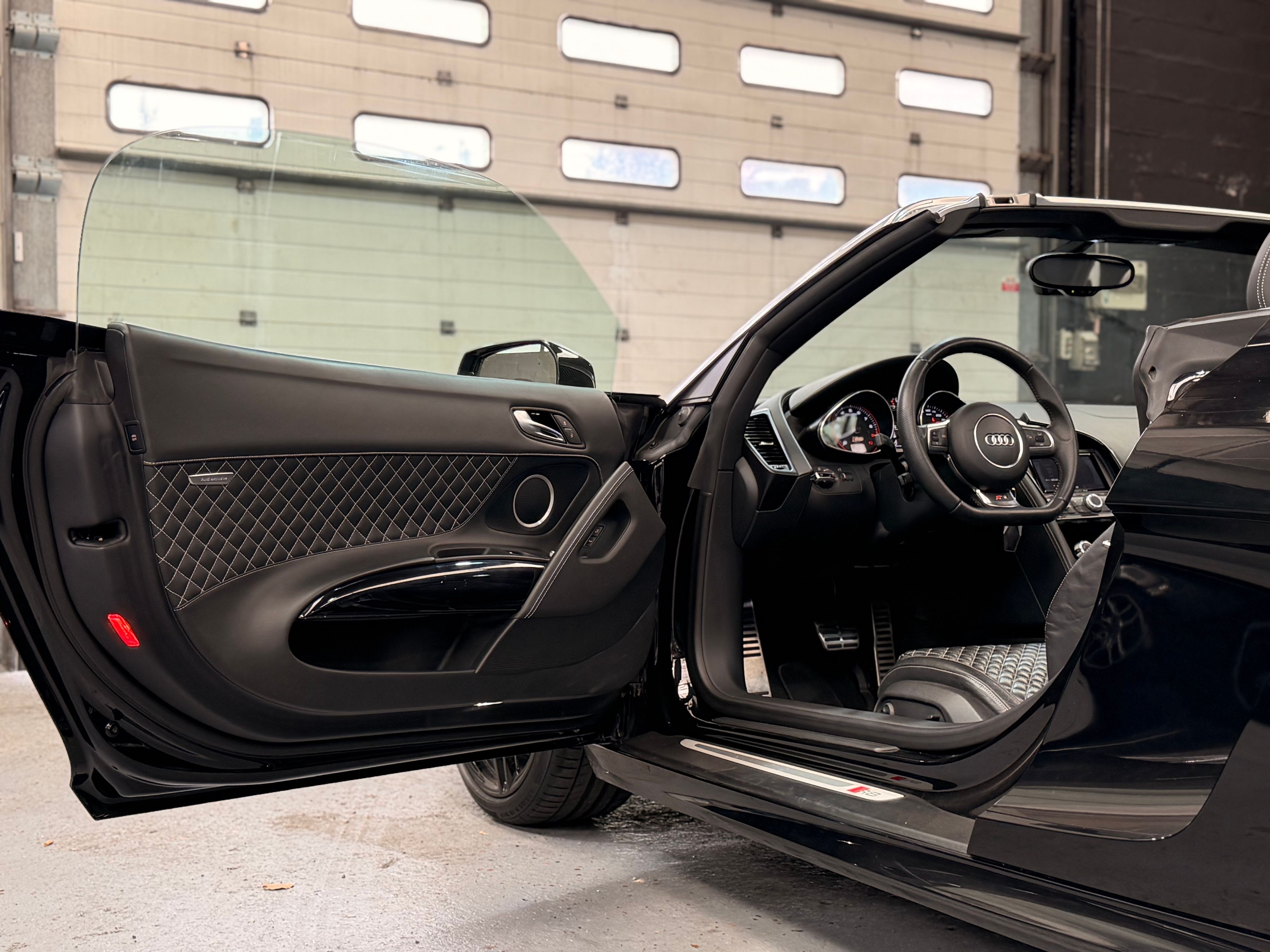 Audi R8 Spyder V10 525CV S TRONIC 2013 — tableau de bord (22)