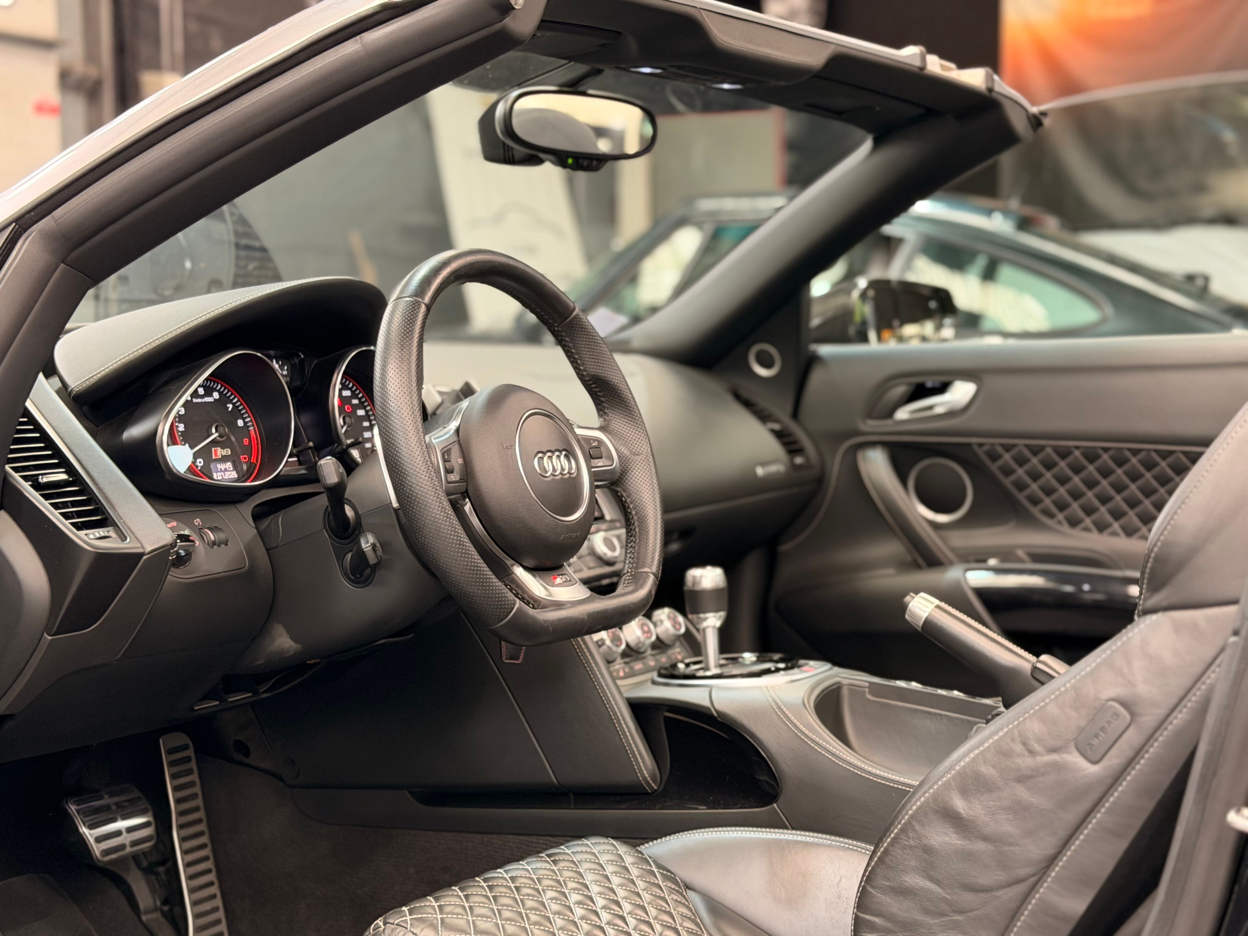 Audi R8 Spyder V10 525CV S TRONIC 2013 — tableau de bord (23)