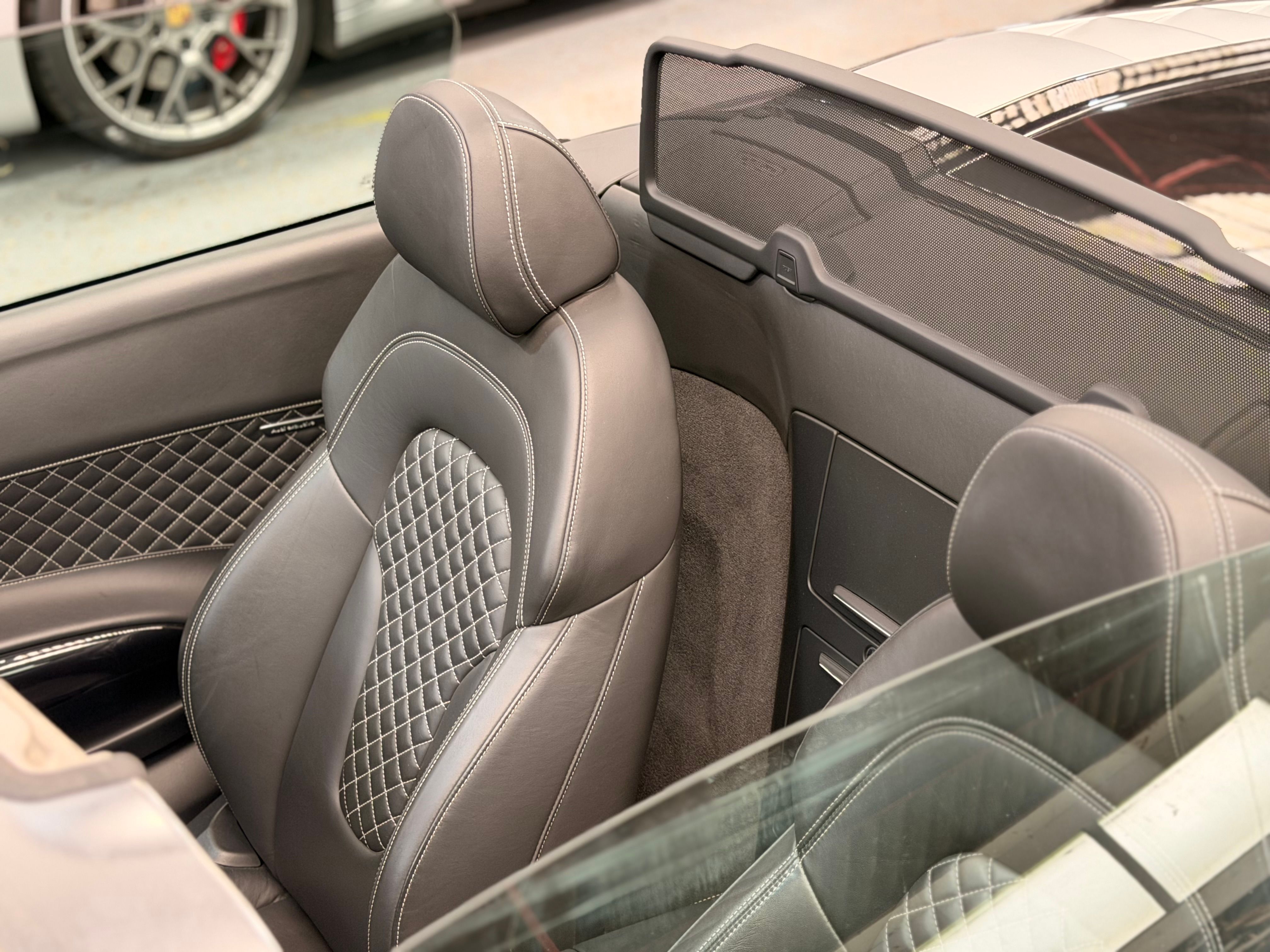 Audi R8 Spyder V10 525CV S TRONIC 2013 — sieges (32)