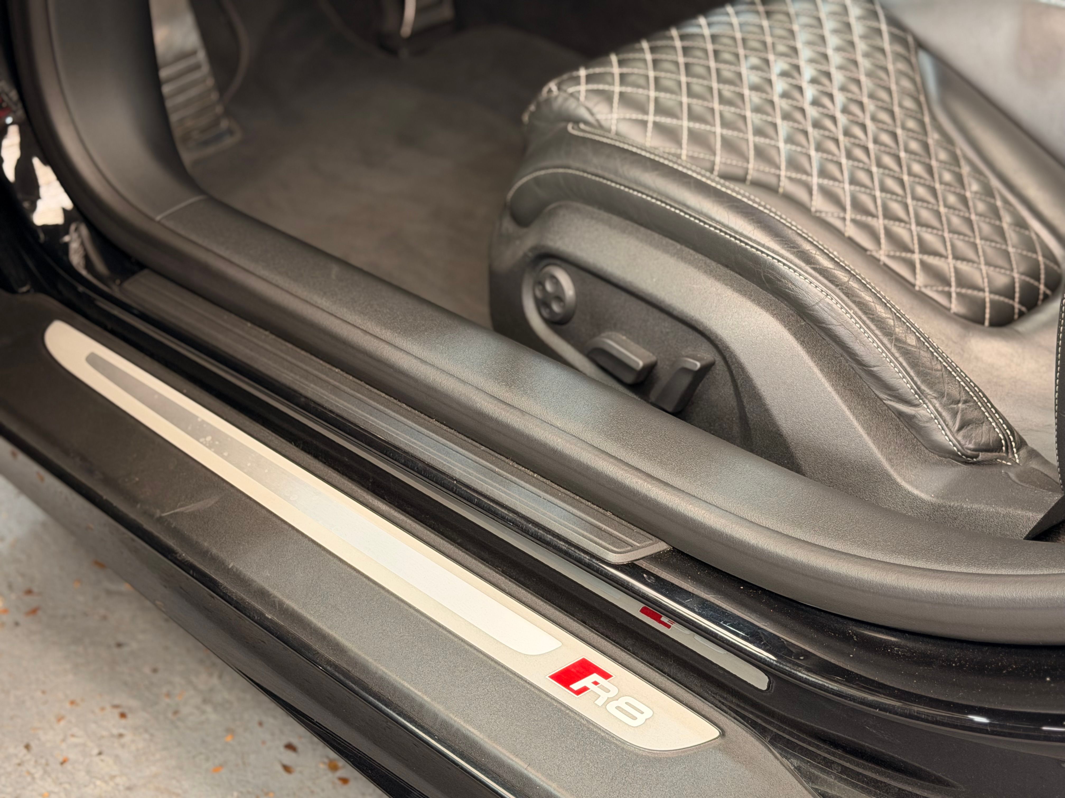 Audi R8 Spyder V10 525CV S TRONIC 2013 — sieges (33)