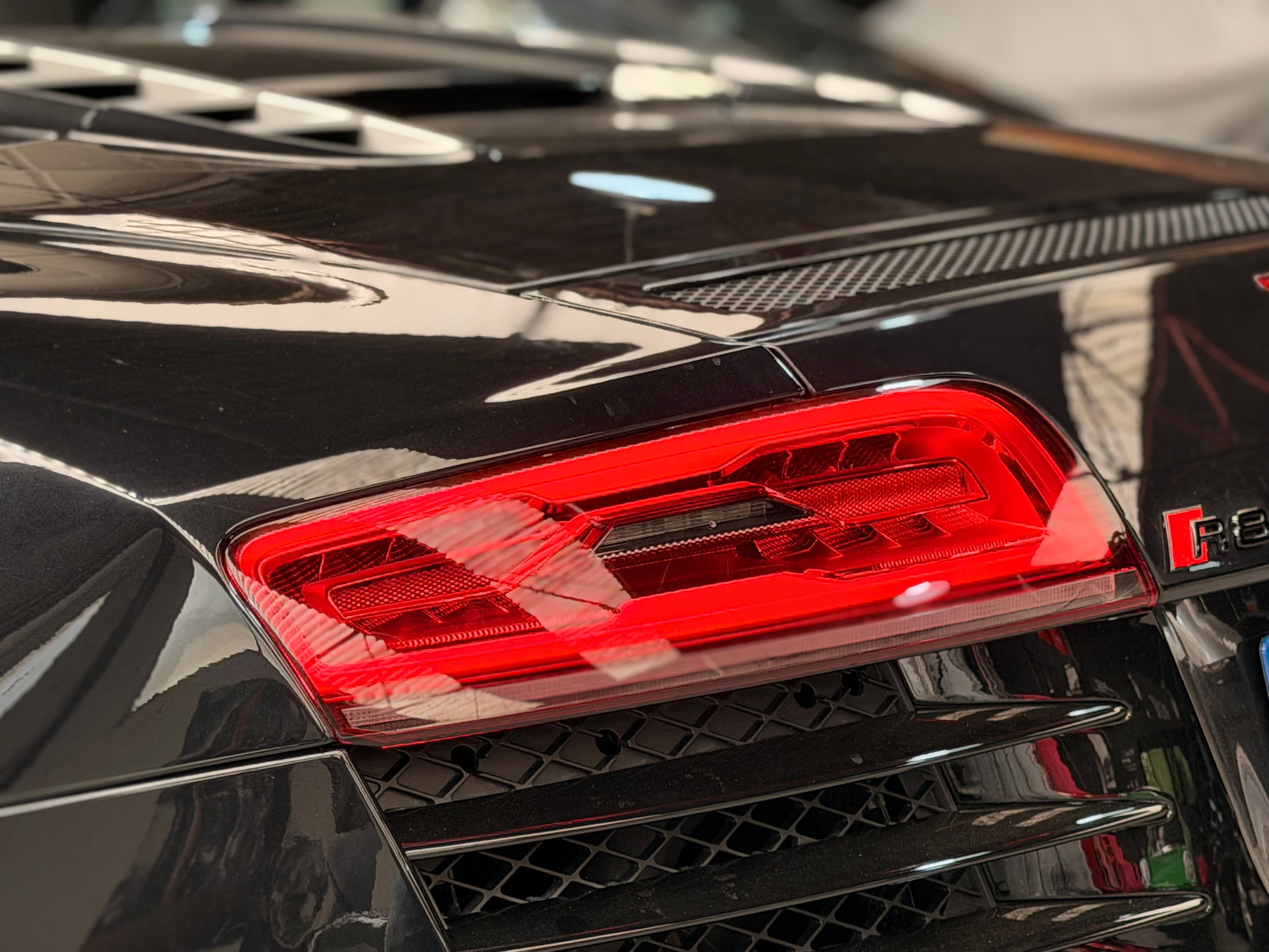 Audi R8 Spyder V10 525CV S TRONIC 2013 — vue arriere trois-quarts (15)