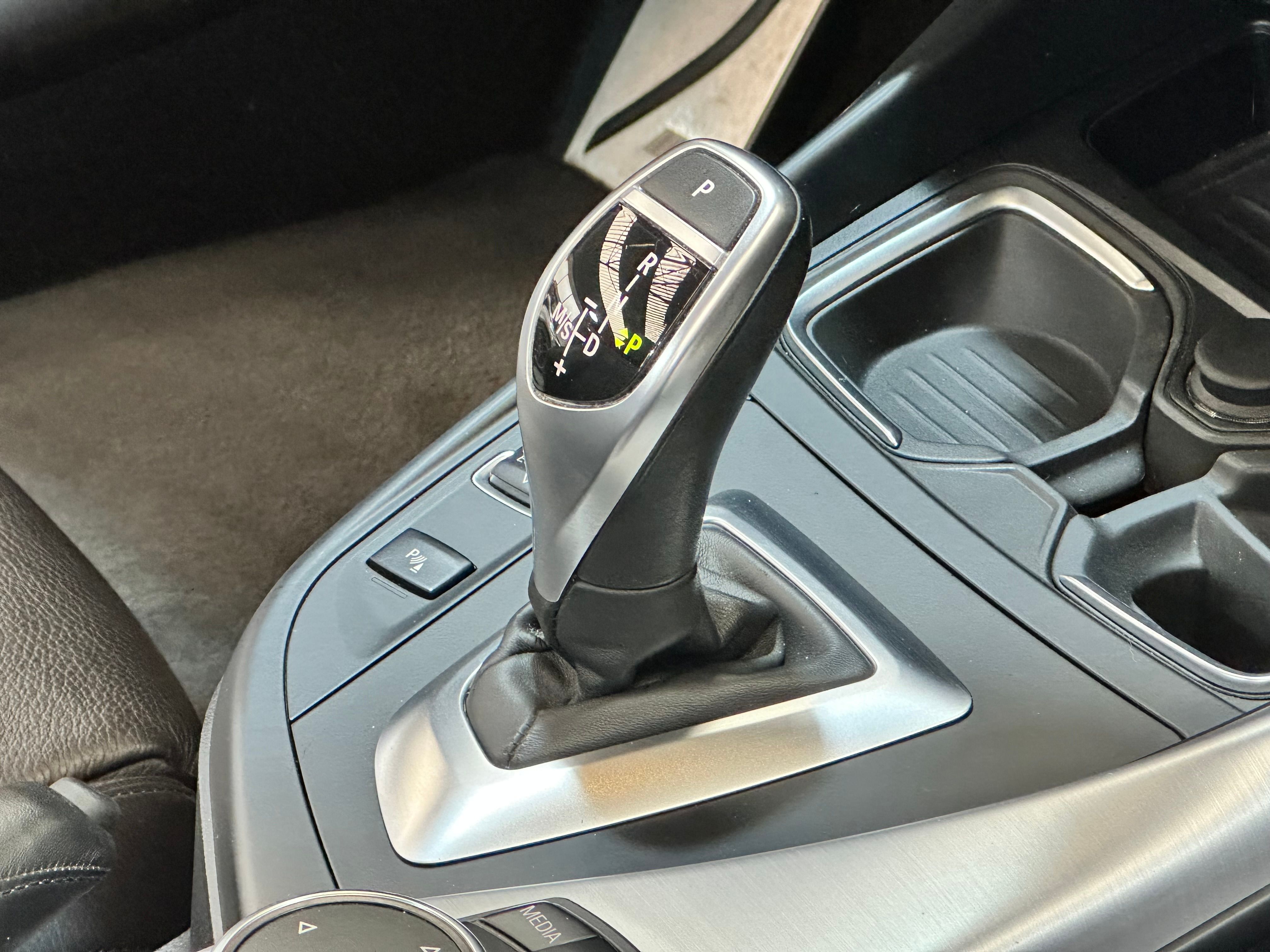 BMW M235i Cabriolet 2015 — detail (46)