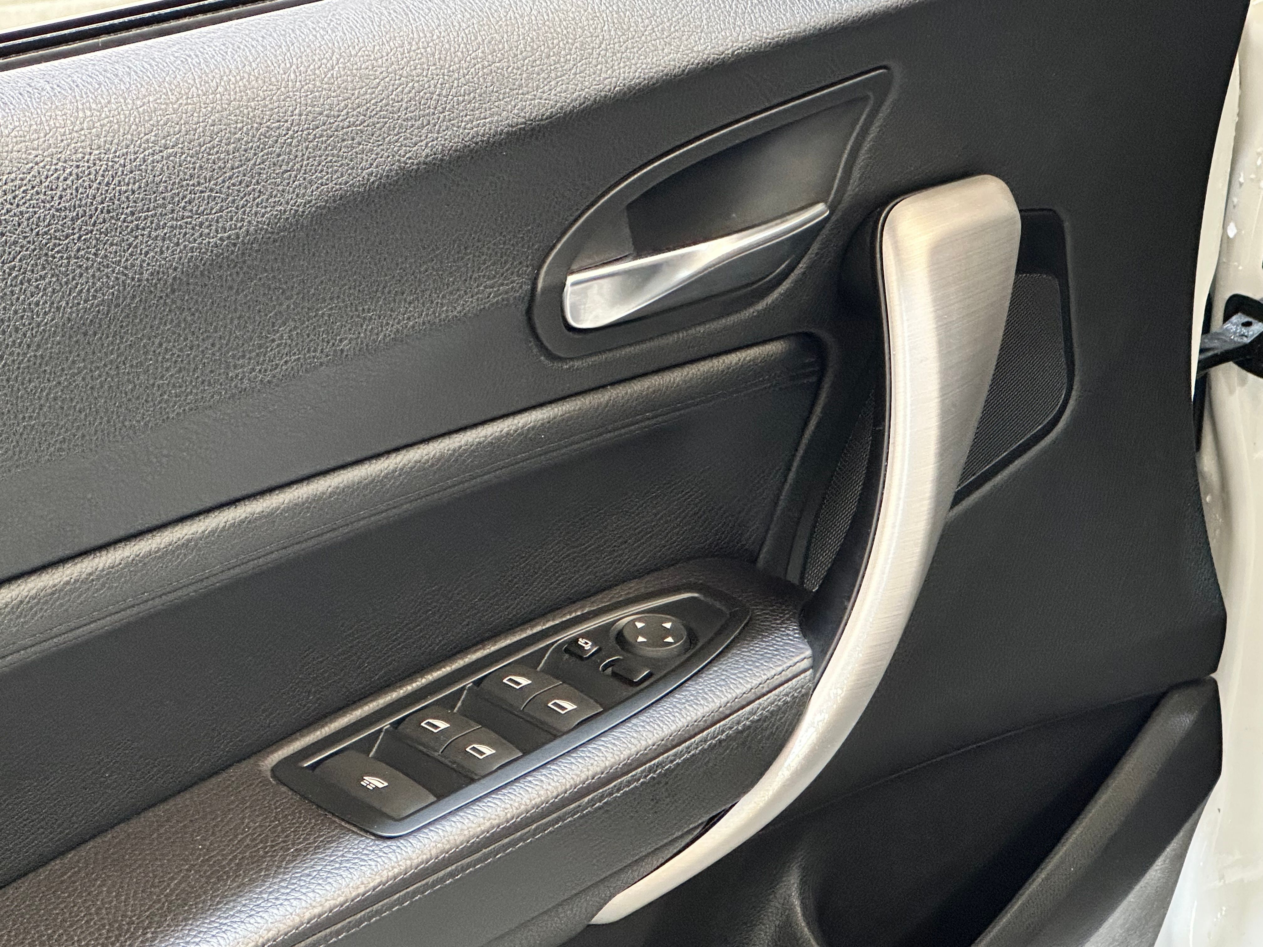 BMW M235i Cabriolet 2015 — detail (50)