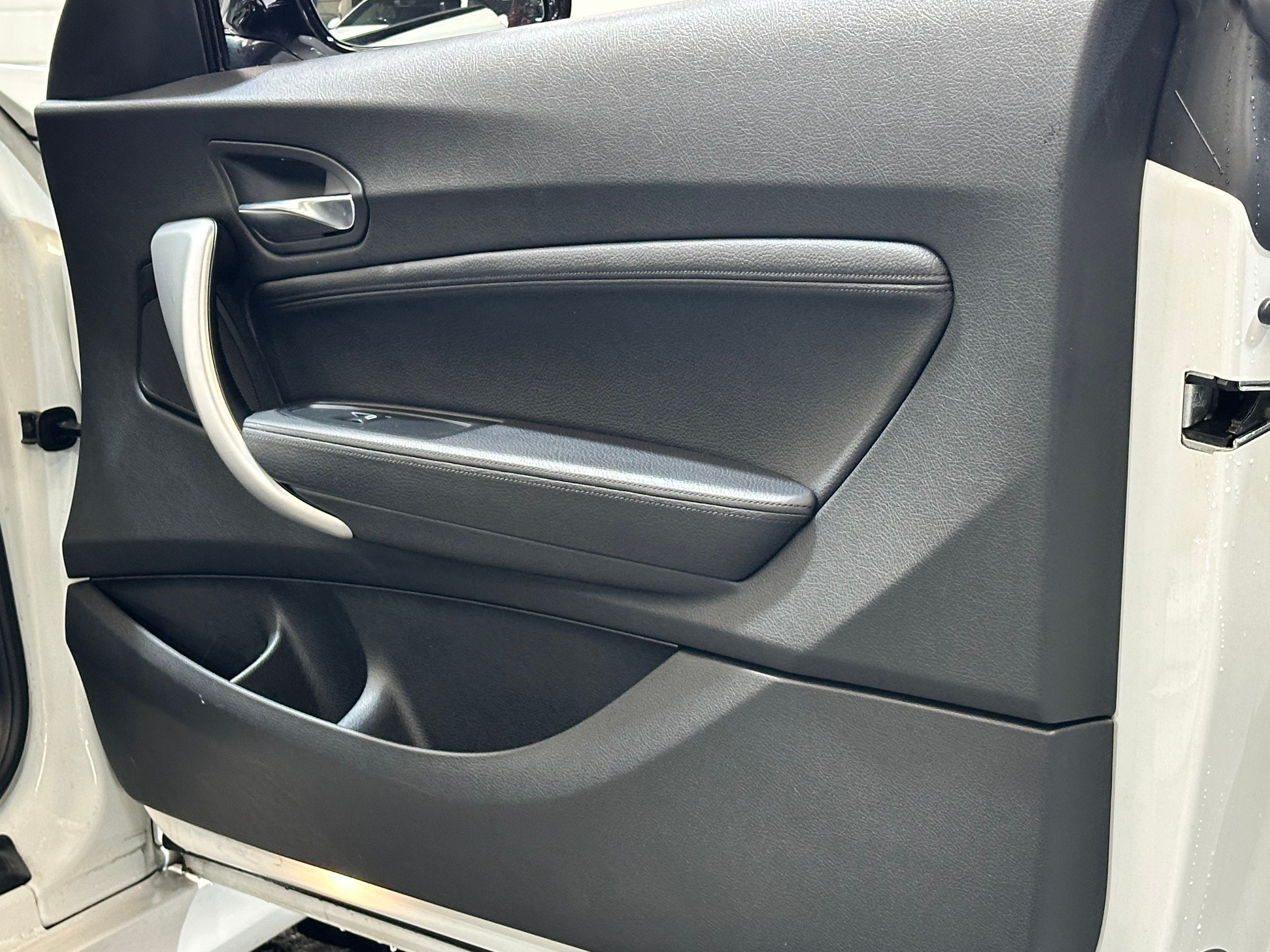 BMW M235i Cabriolet 2015 — detail (53)