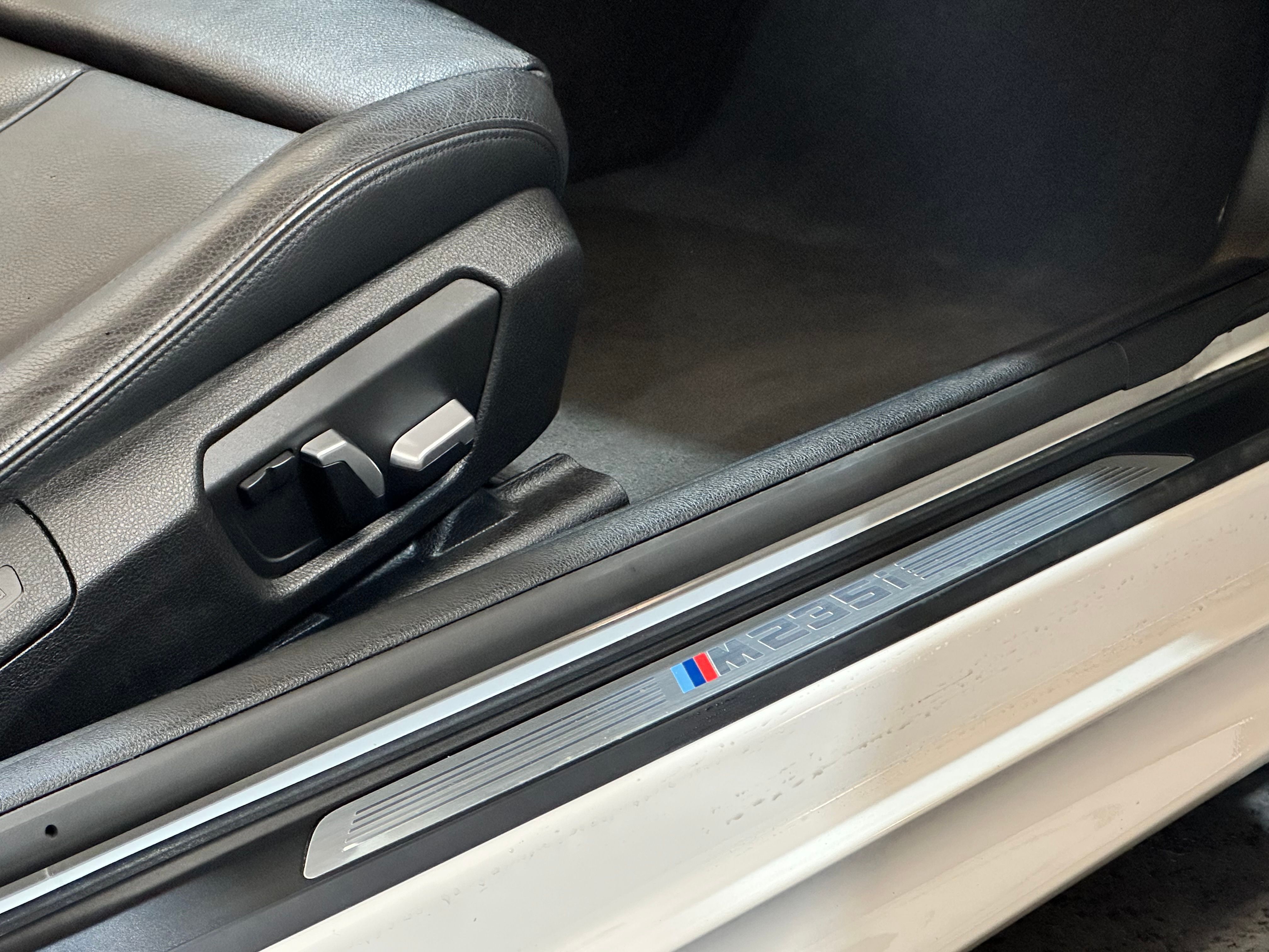 BMW M235i Cabriolet 2015 — detail (44)