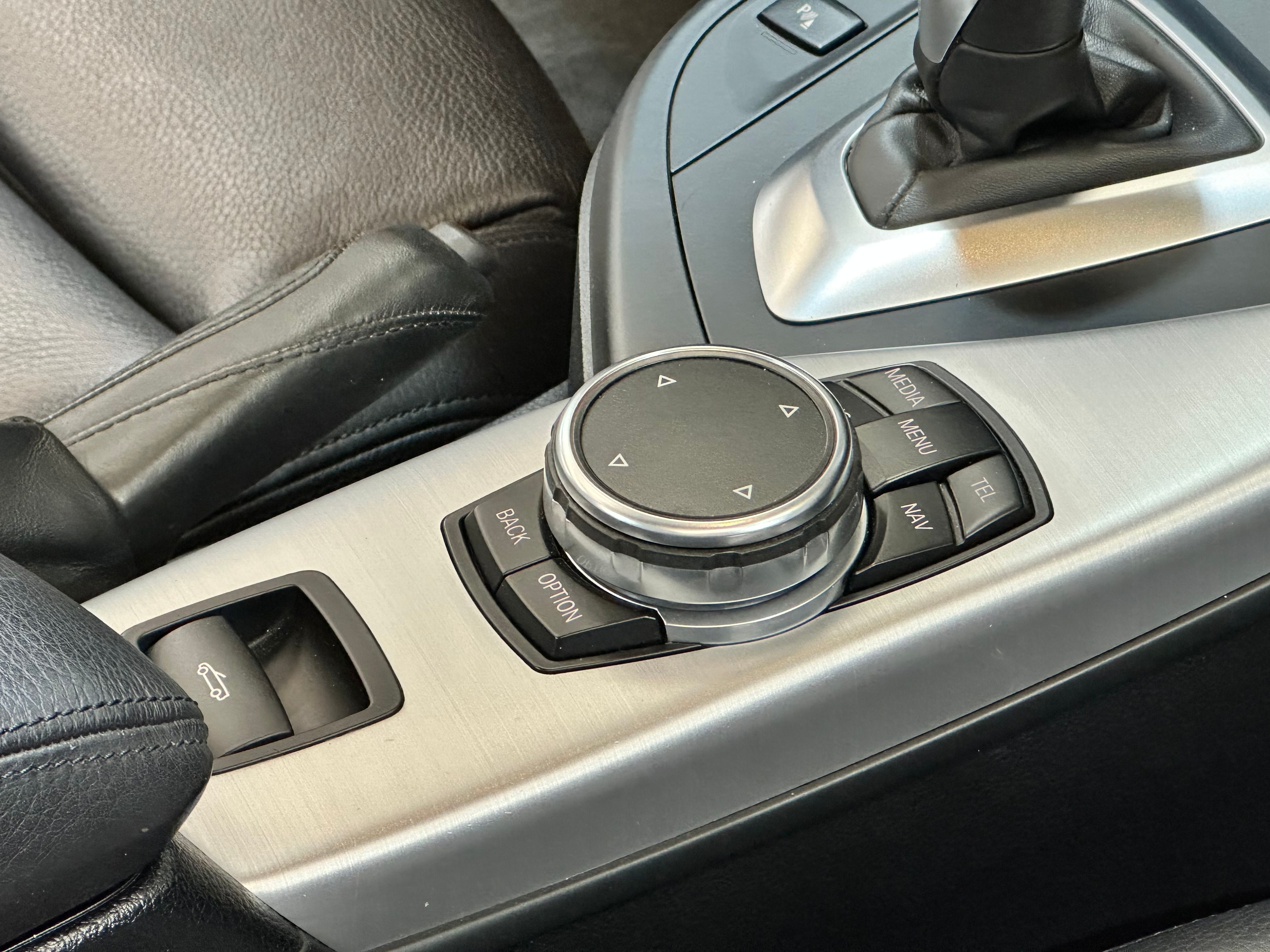 BMW M235i Cabriolet 2015 — detail (45)