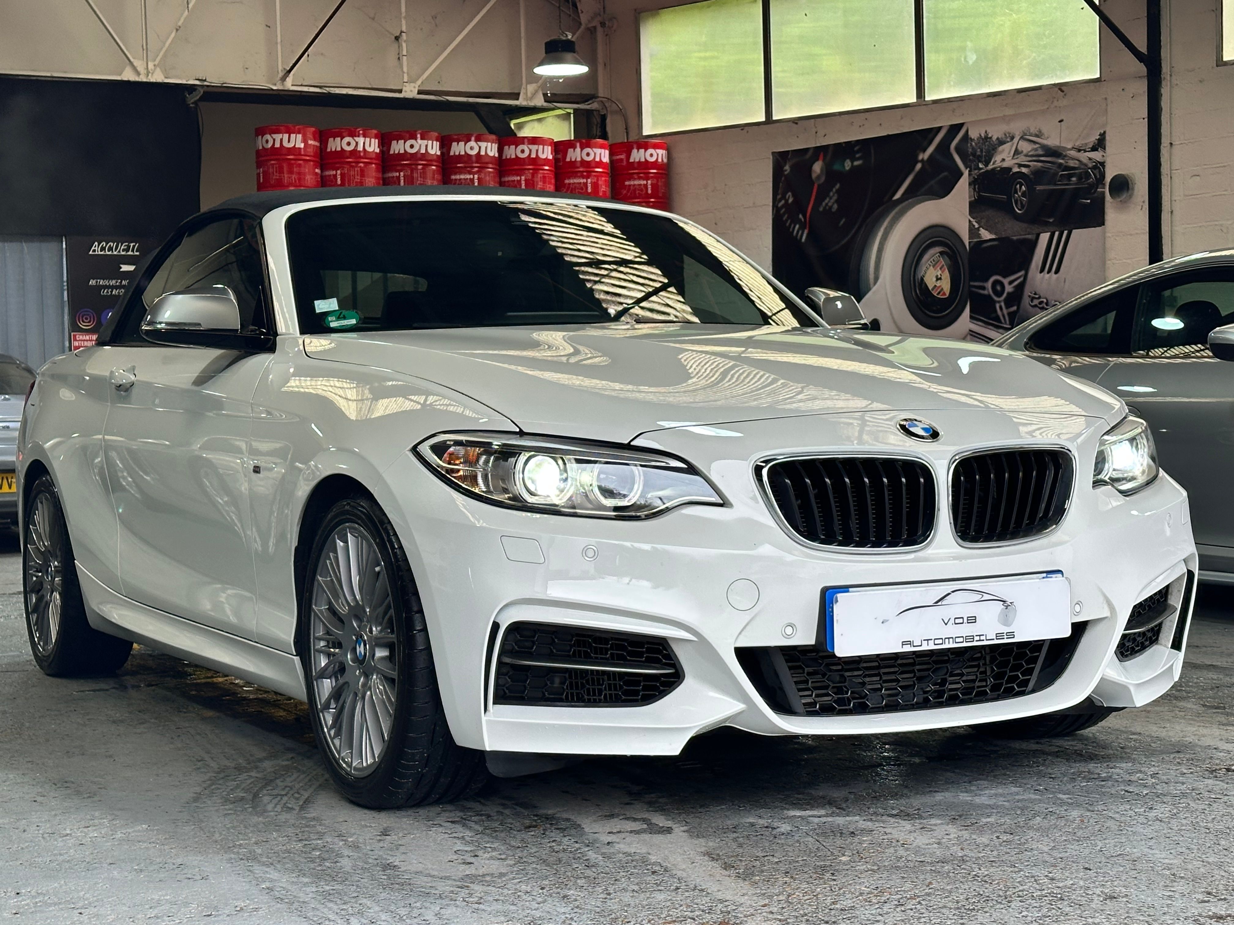 BMW M235i Cabriolet 2015 — vue avant trois-quarts (6)