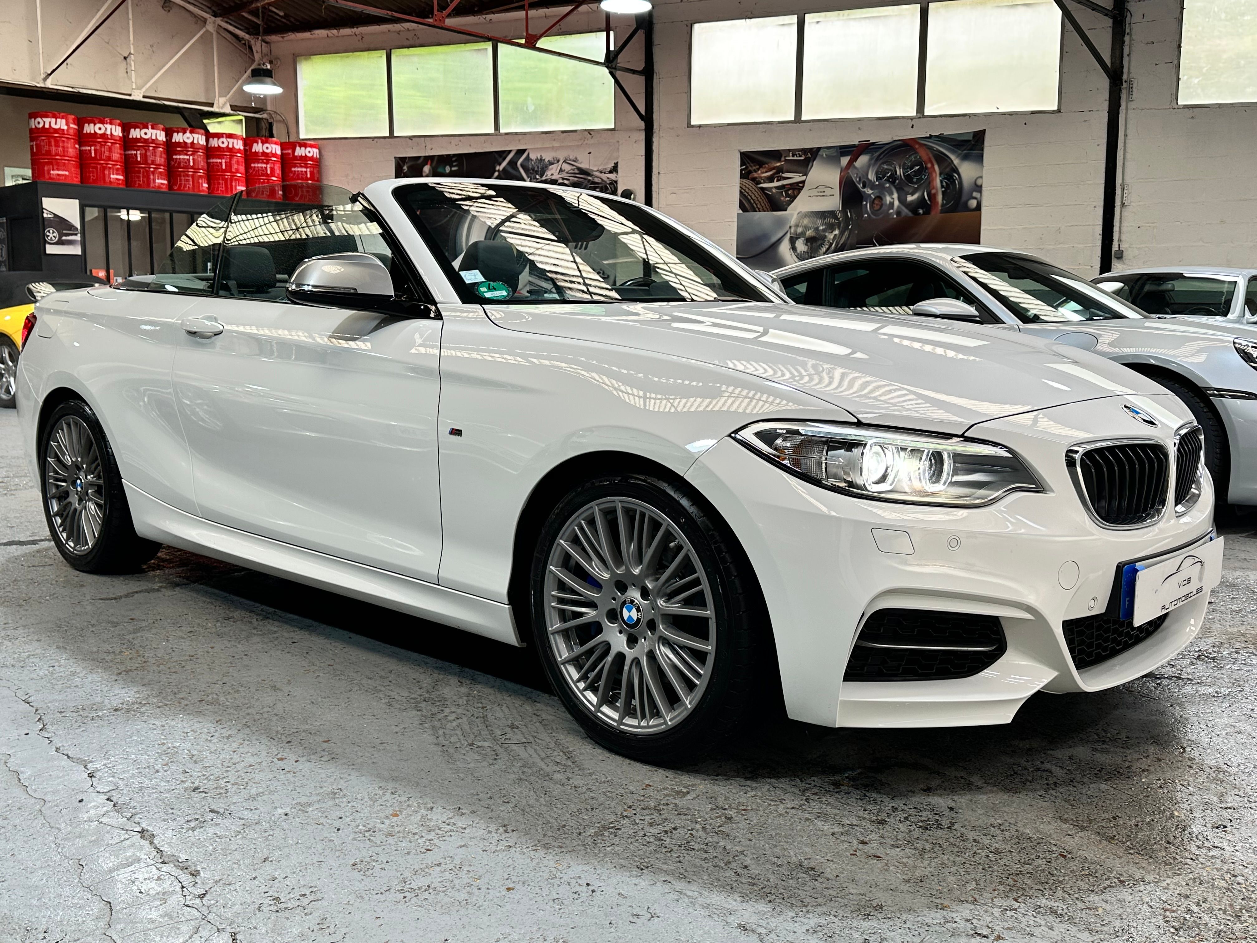 BMW M235i Cabriolet 2015 — vue avant trois-quarts (4)