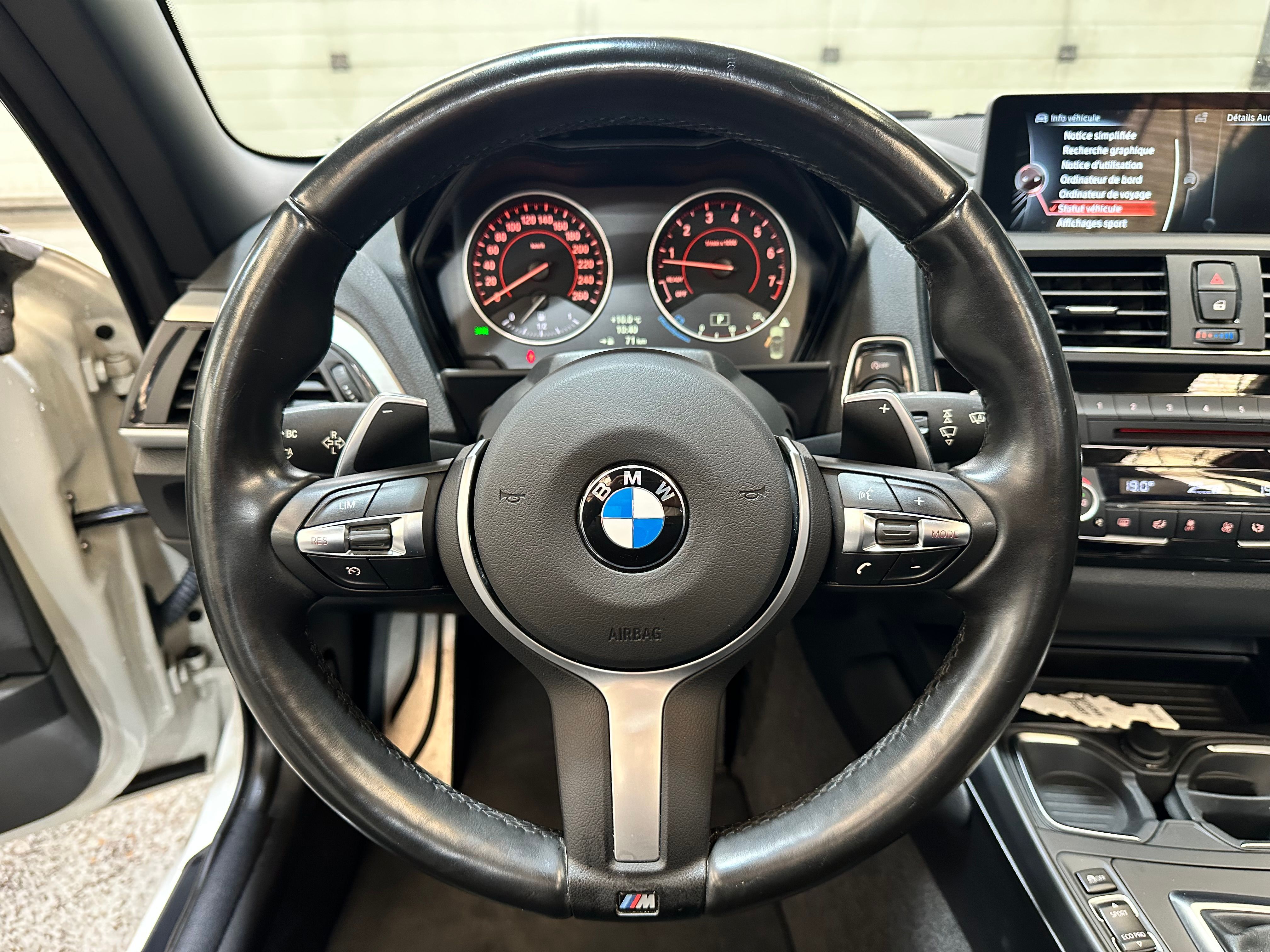 BMW M235i Cabriolet 2015 — tableau de bord (21)