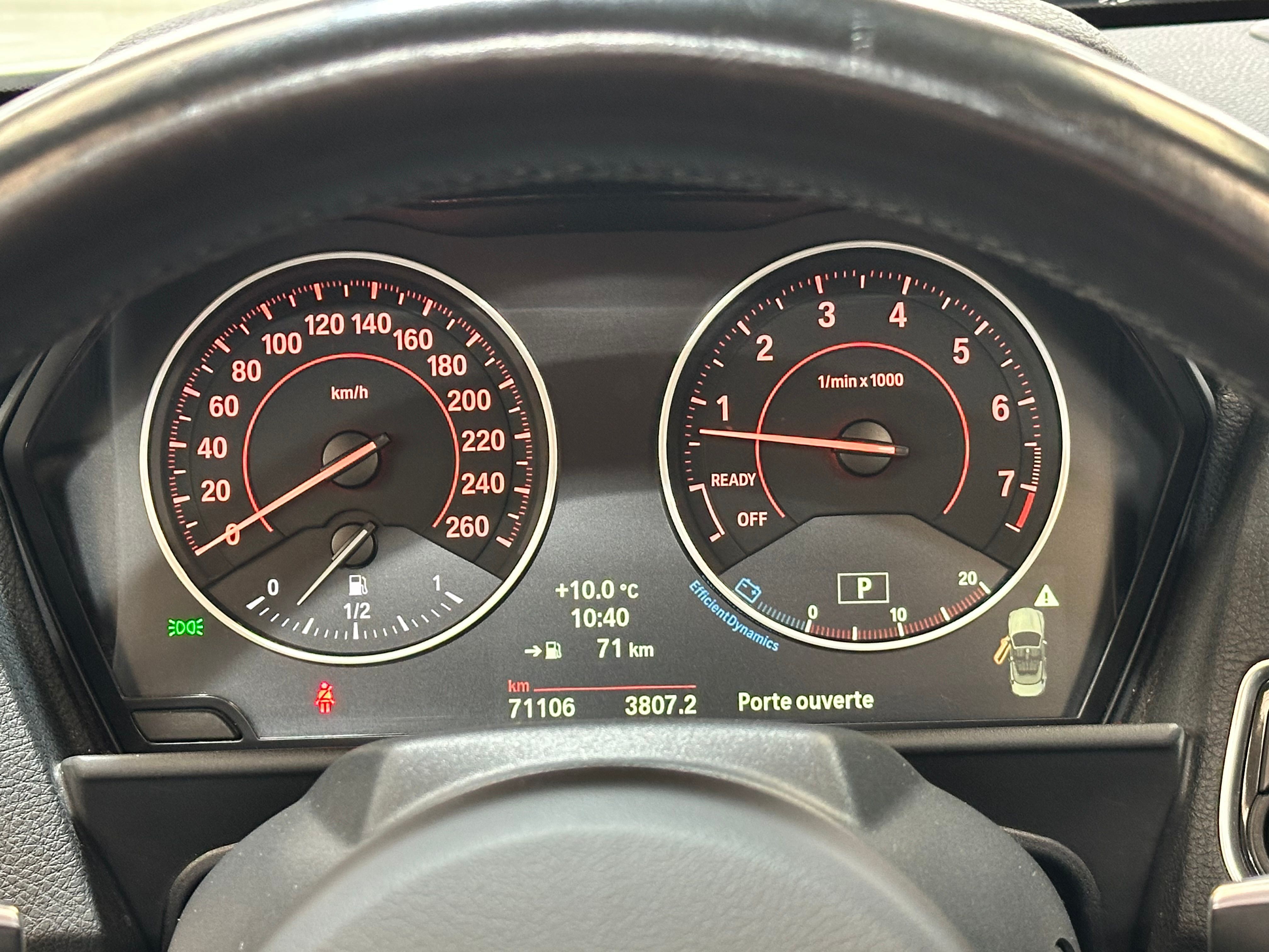 BMW M235i Cabriolet 2015 — tableau de bord (22)