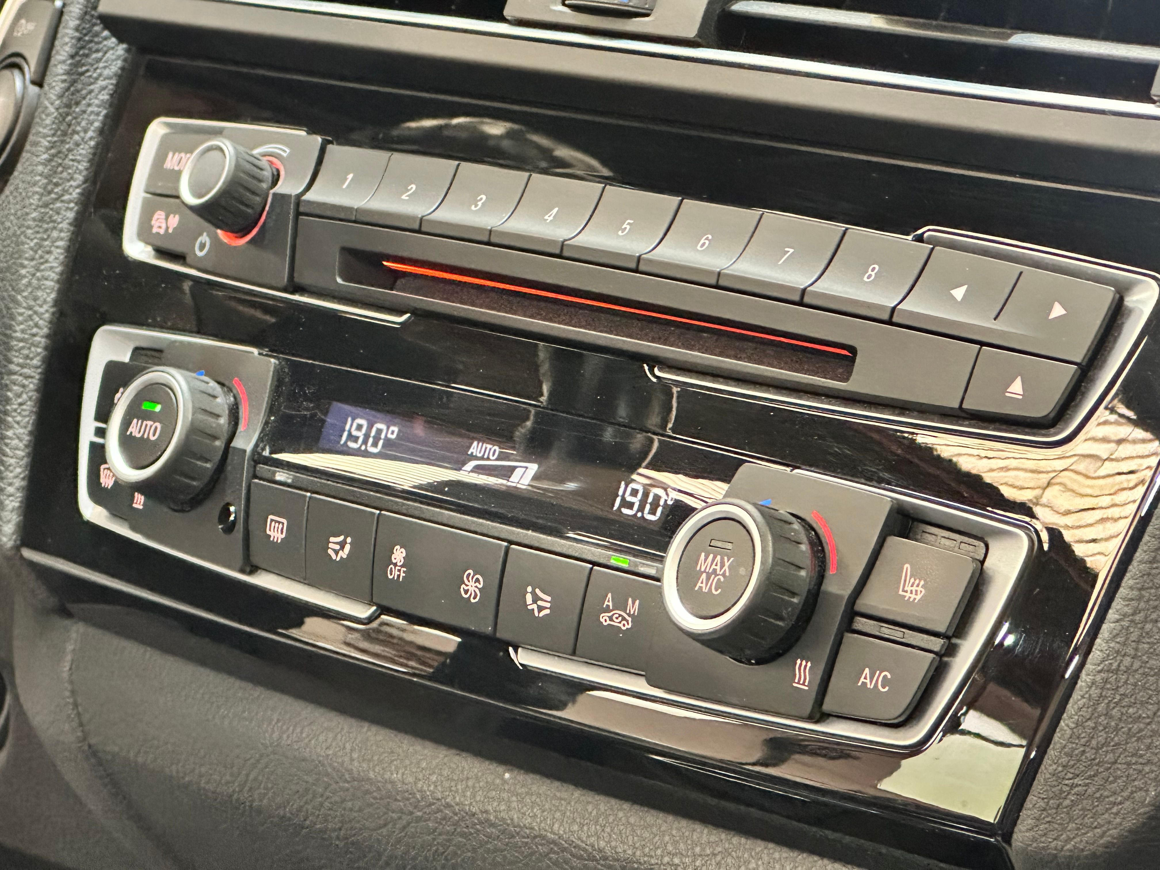 BMW M235i Cabriolet 2015 — tableau de bord (23)