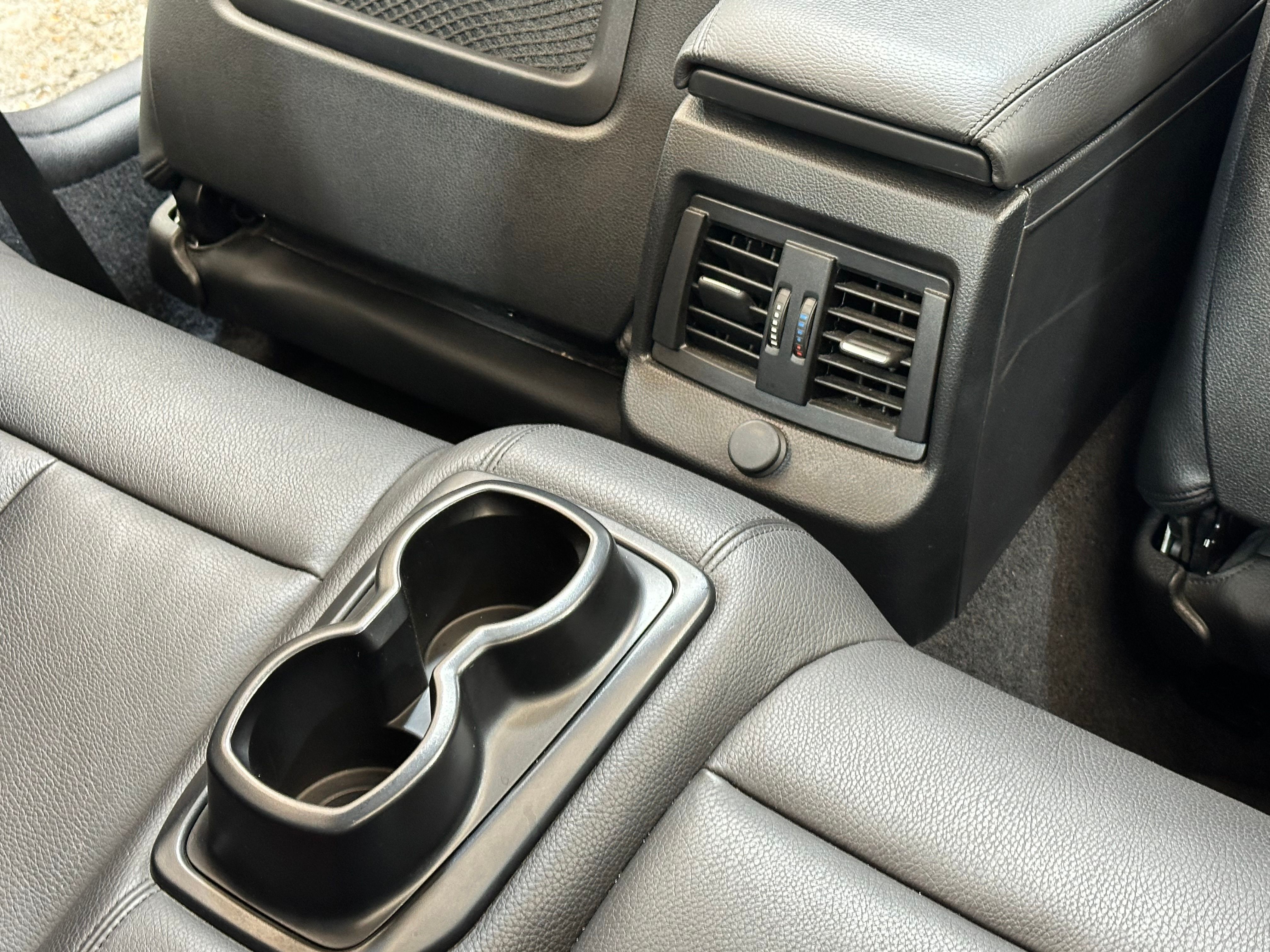 BMW M235i Cabriolet 2015 — places arriere (36)