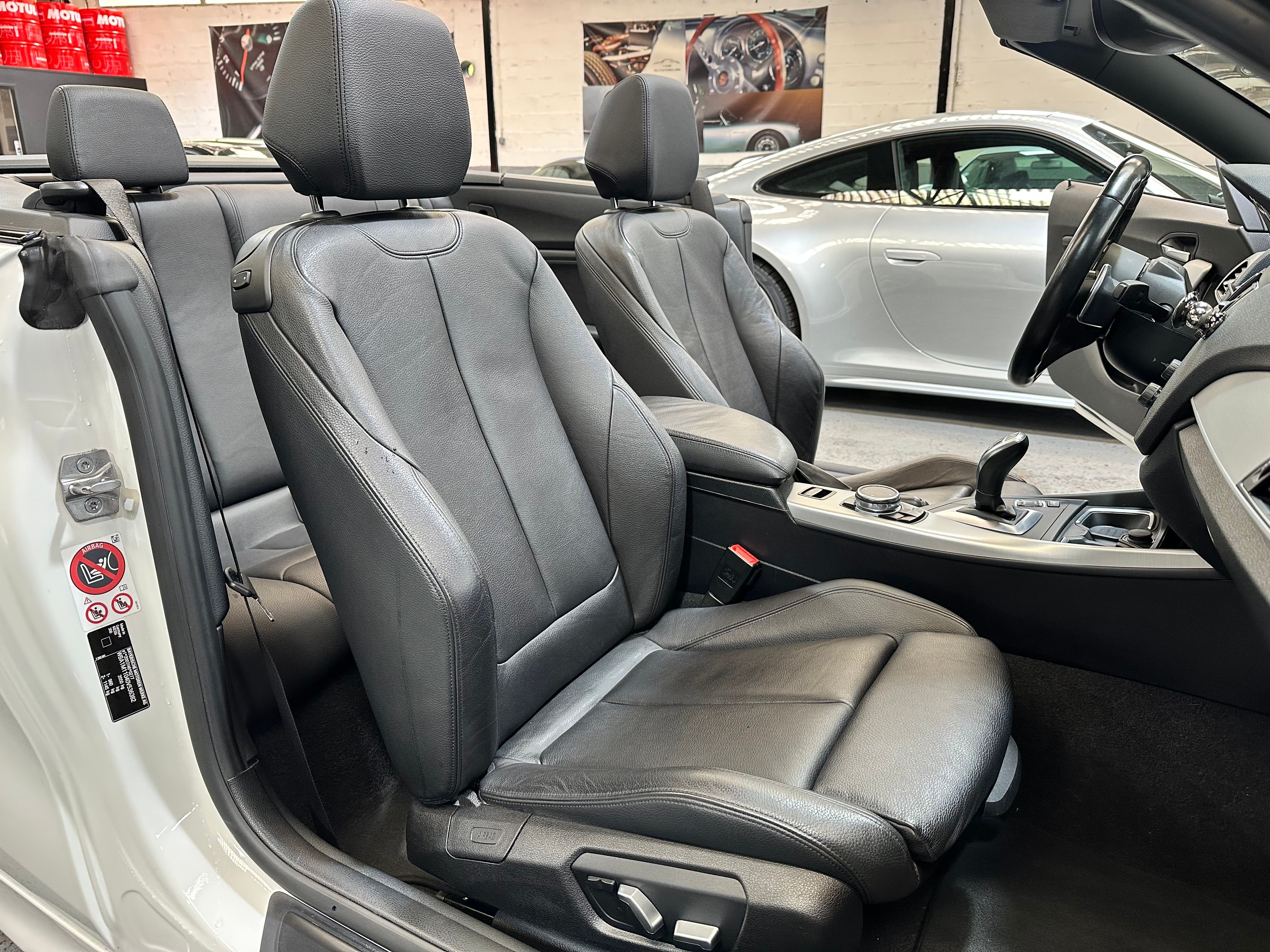BMW M235i Cabriolet 2015 — sieges (30)