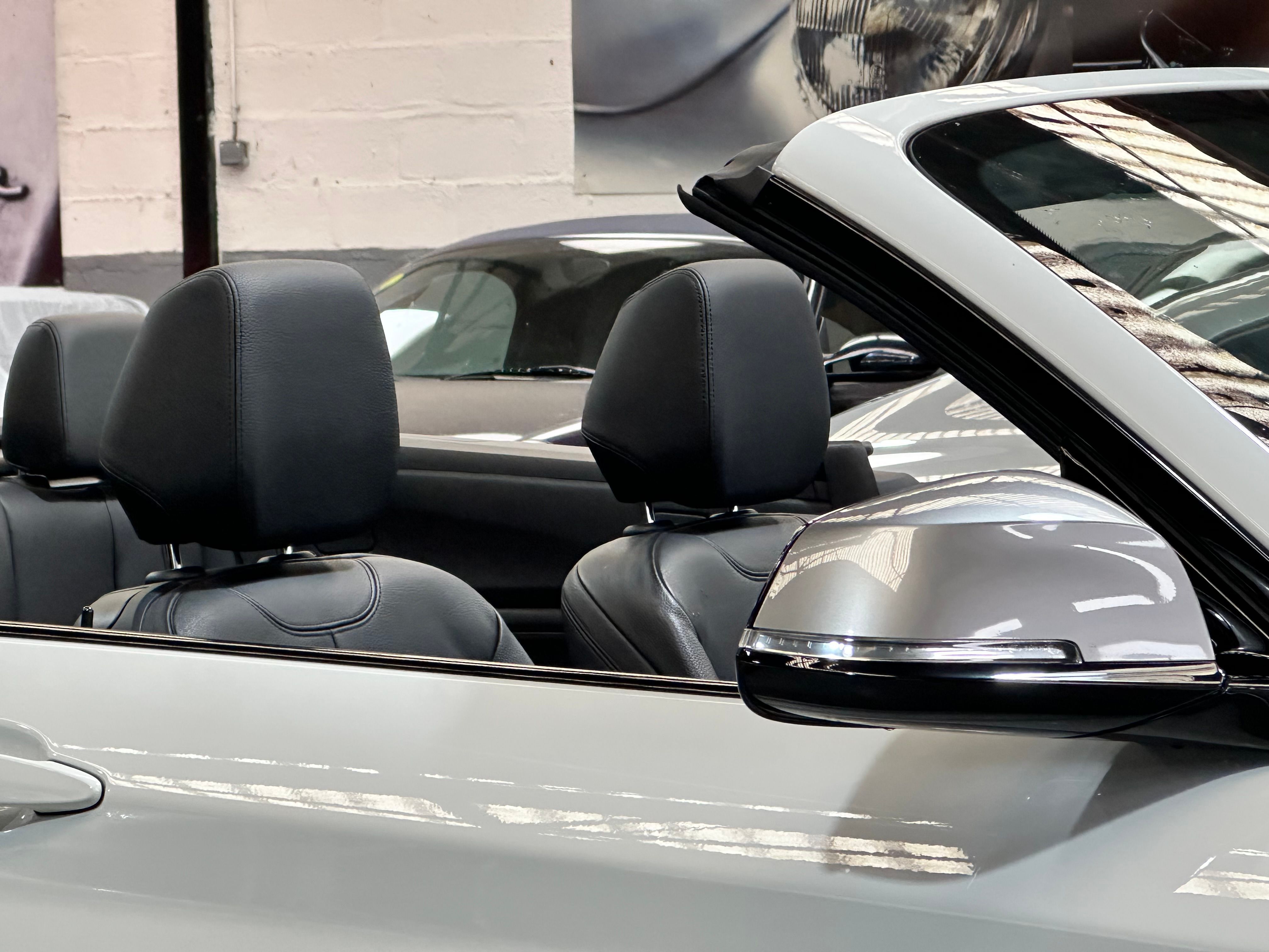 BMW M235i Cabriolet 2015 — sieges (32)