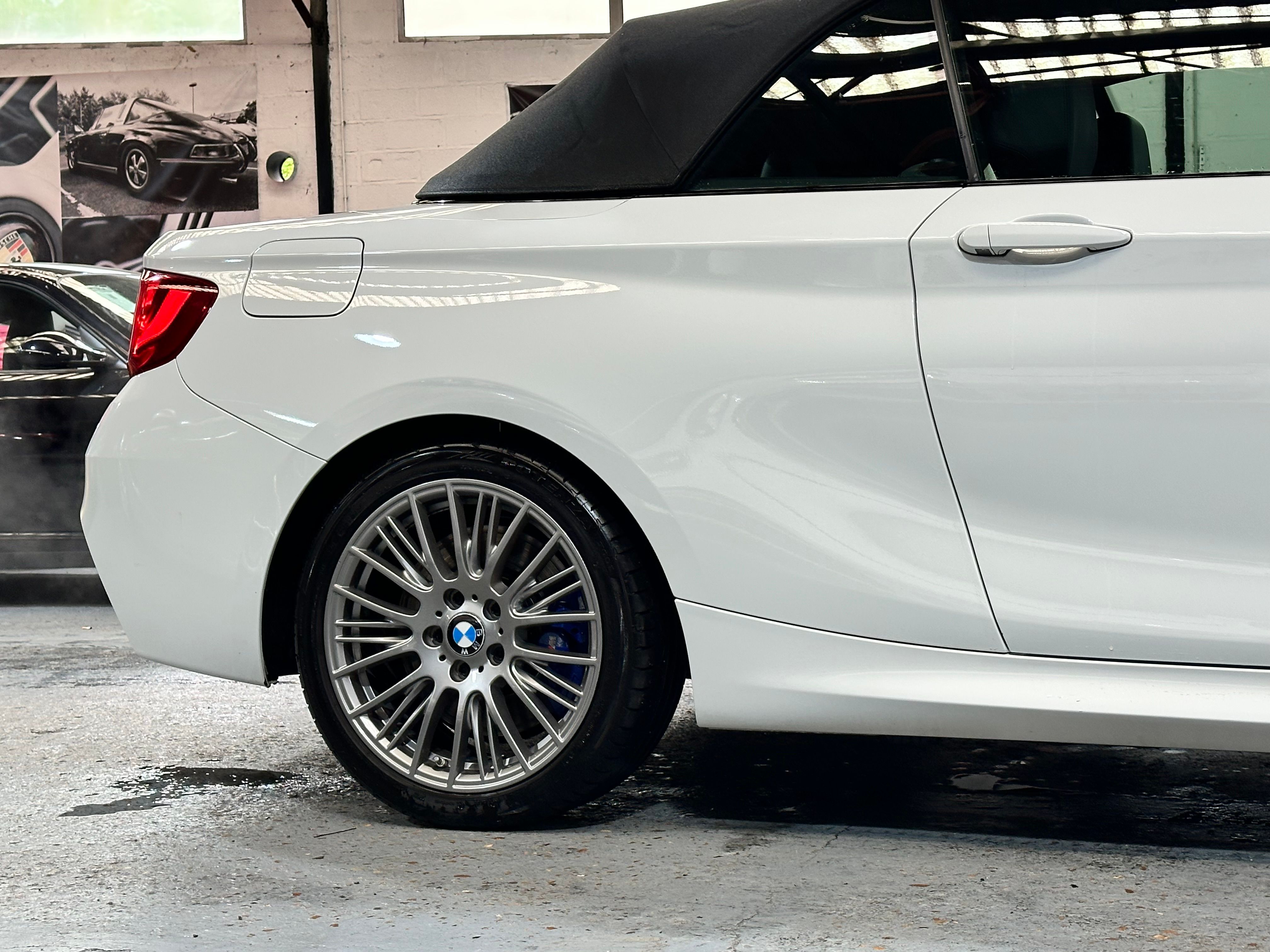 BMW M235i Cabriolet 2015 — profil lateral (10)