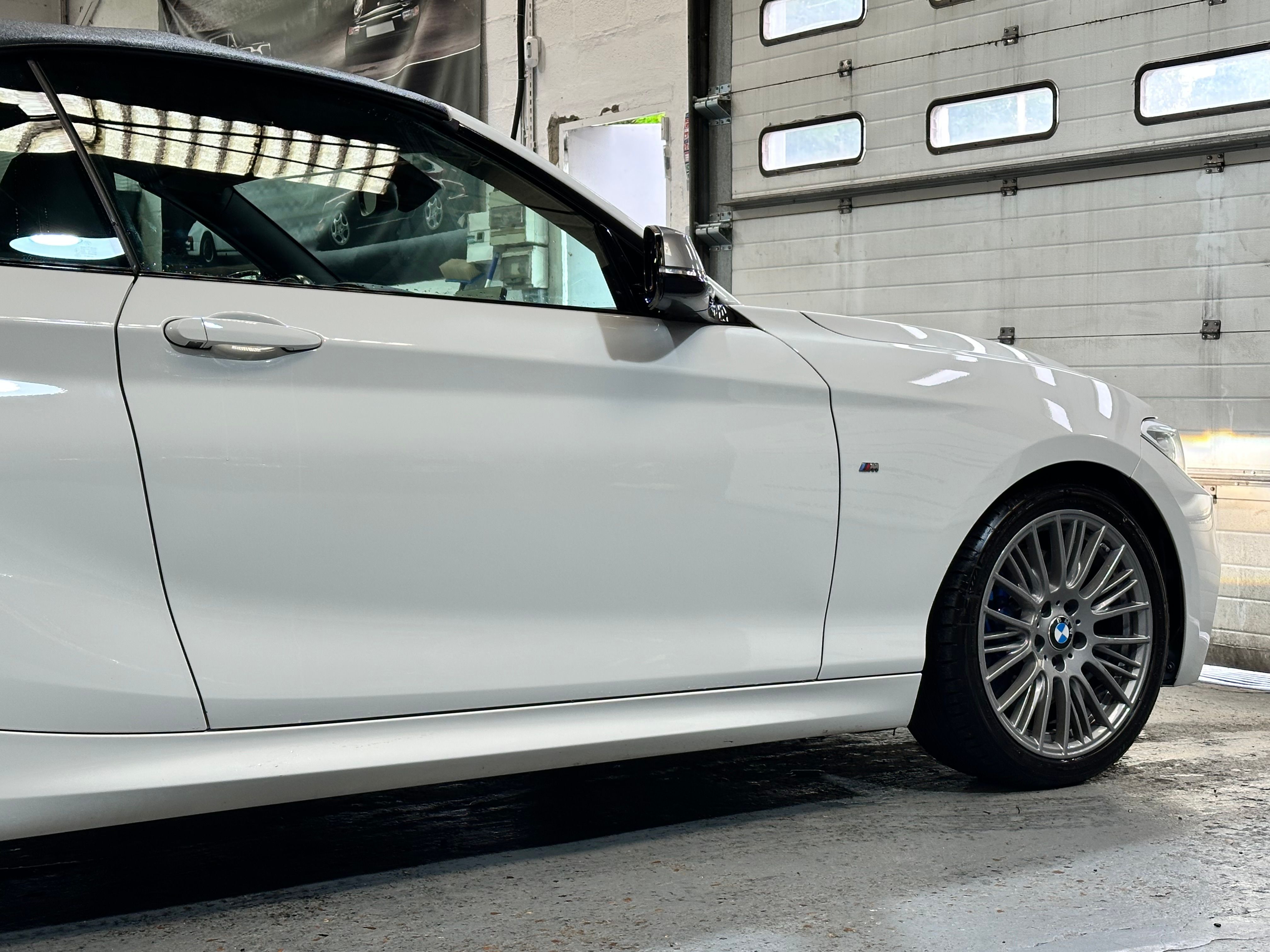 BMW M235i Cabriolet 2015 — profil lateral (11)