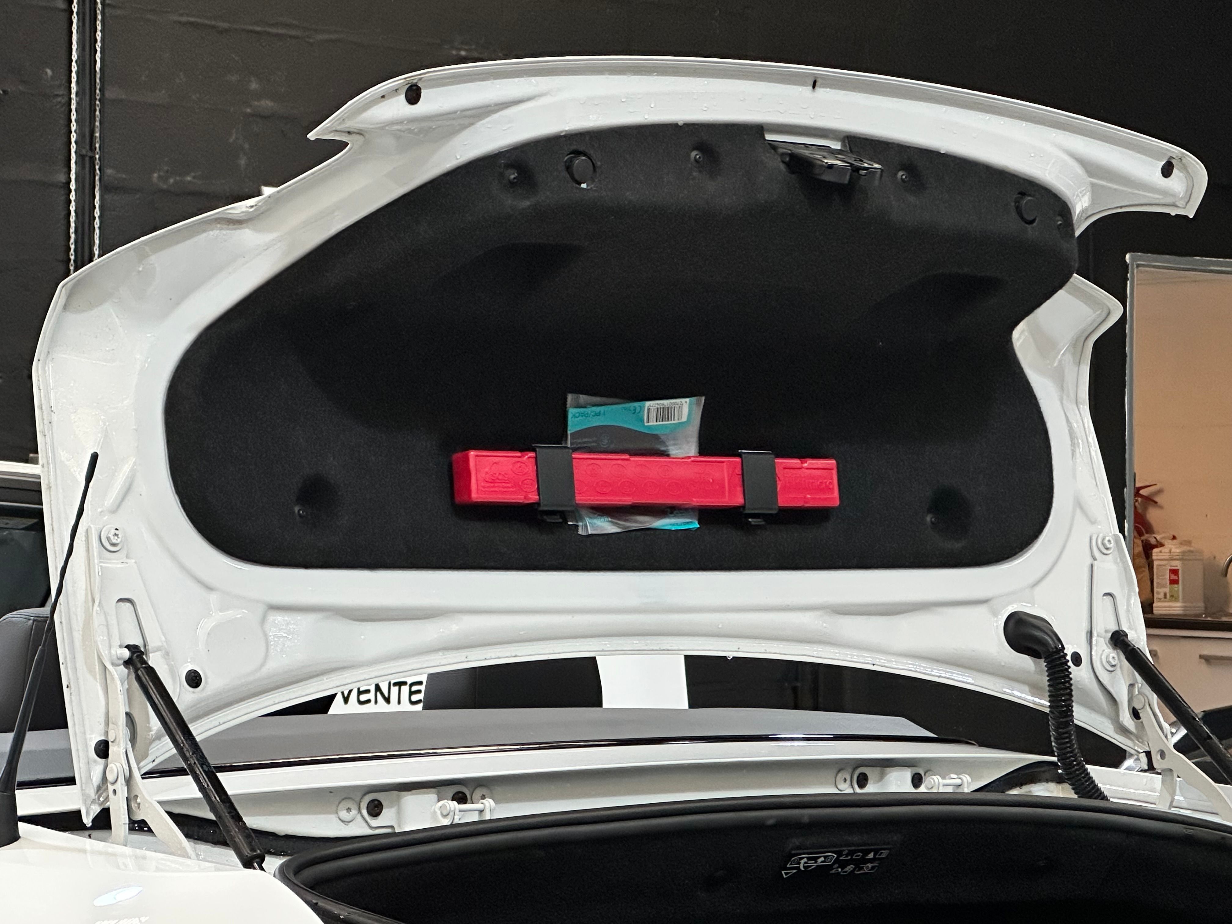 BMW M235i Cabriolet 2015 — coffre (37)