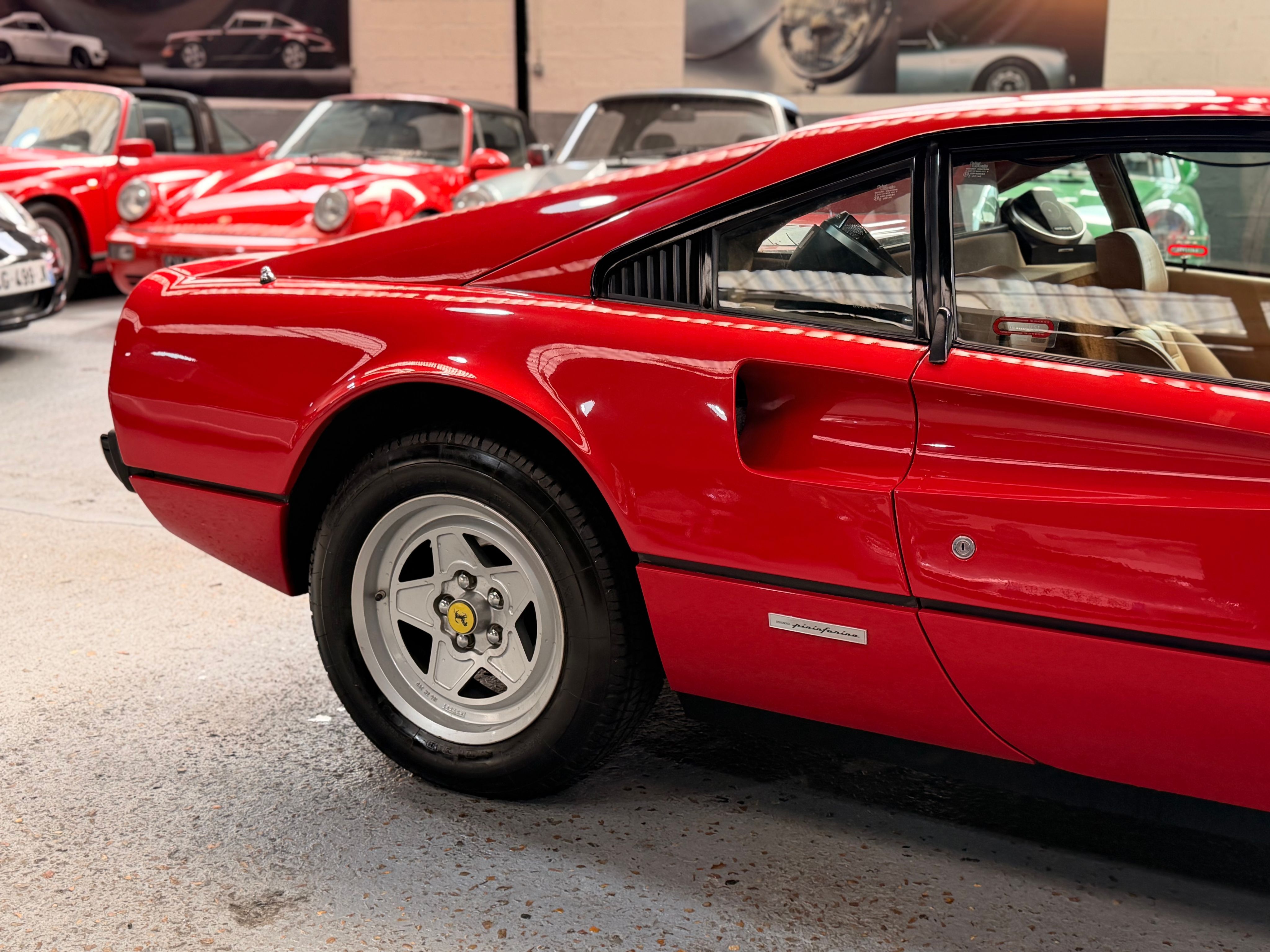 Ferrari 308 GTB Quattrovalvole (1985) — Origine Pozzi — Même propriétaire depuis 1987 — Carnet & Factures depuis l'origine 1984 — photo (13)
