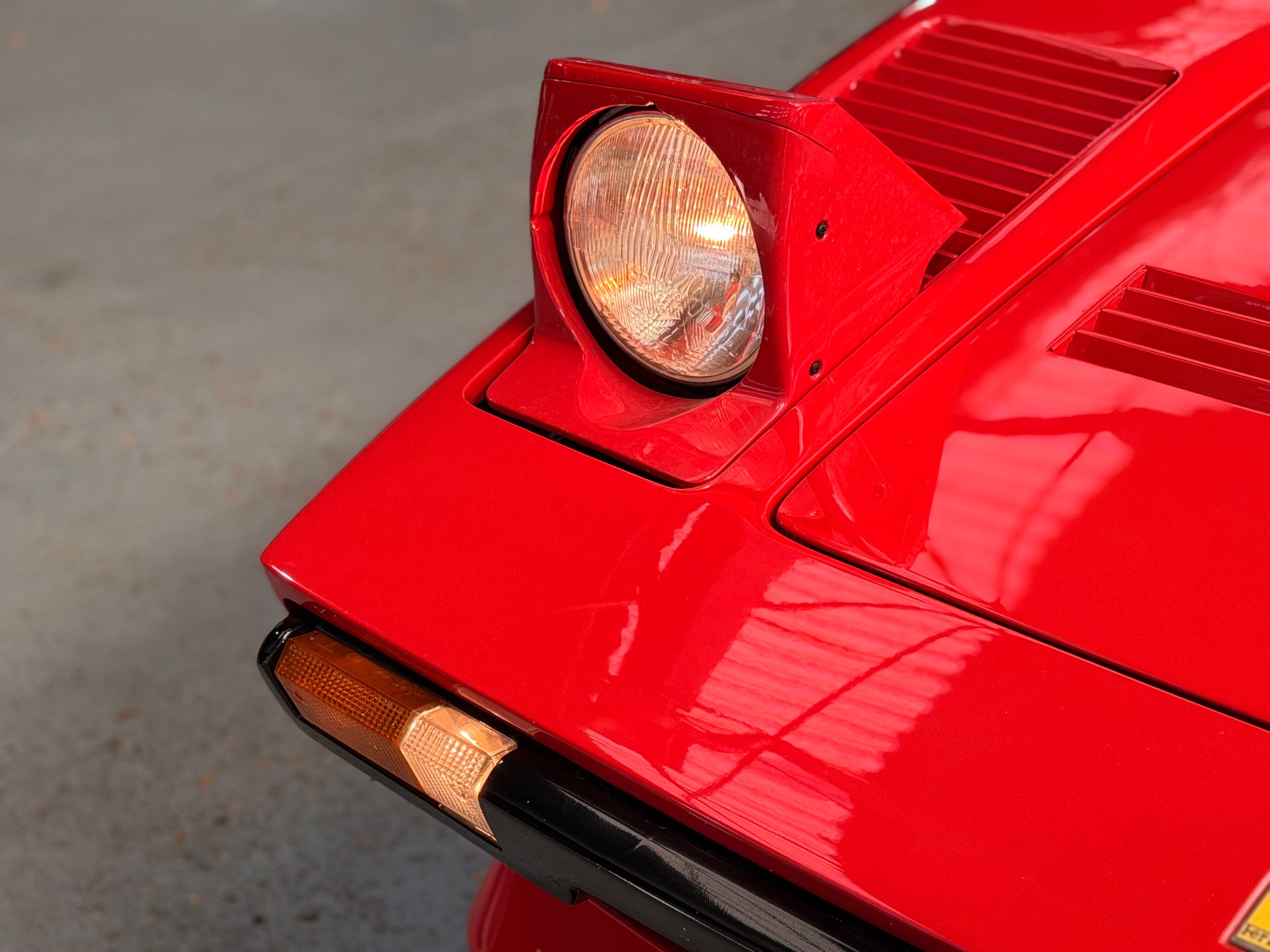 Ferrari 308 GTB Quattrovalvole (1985) — Origine Pozzi — Même propriétaire depuis 1987 — Carnet & Factures depuis l'origine 1984 — photo (15)