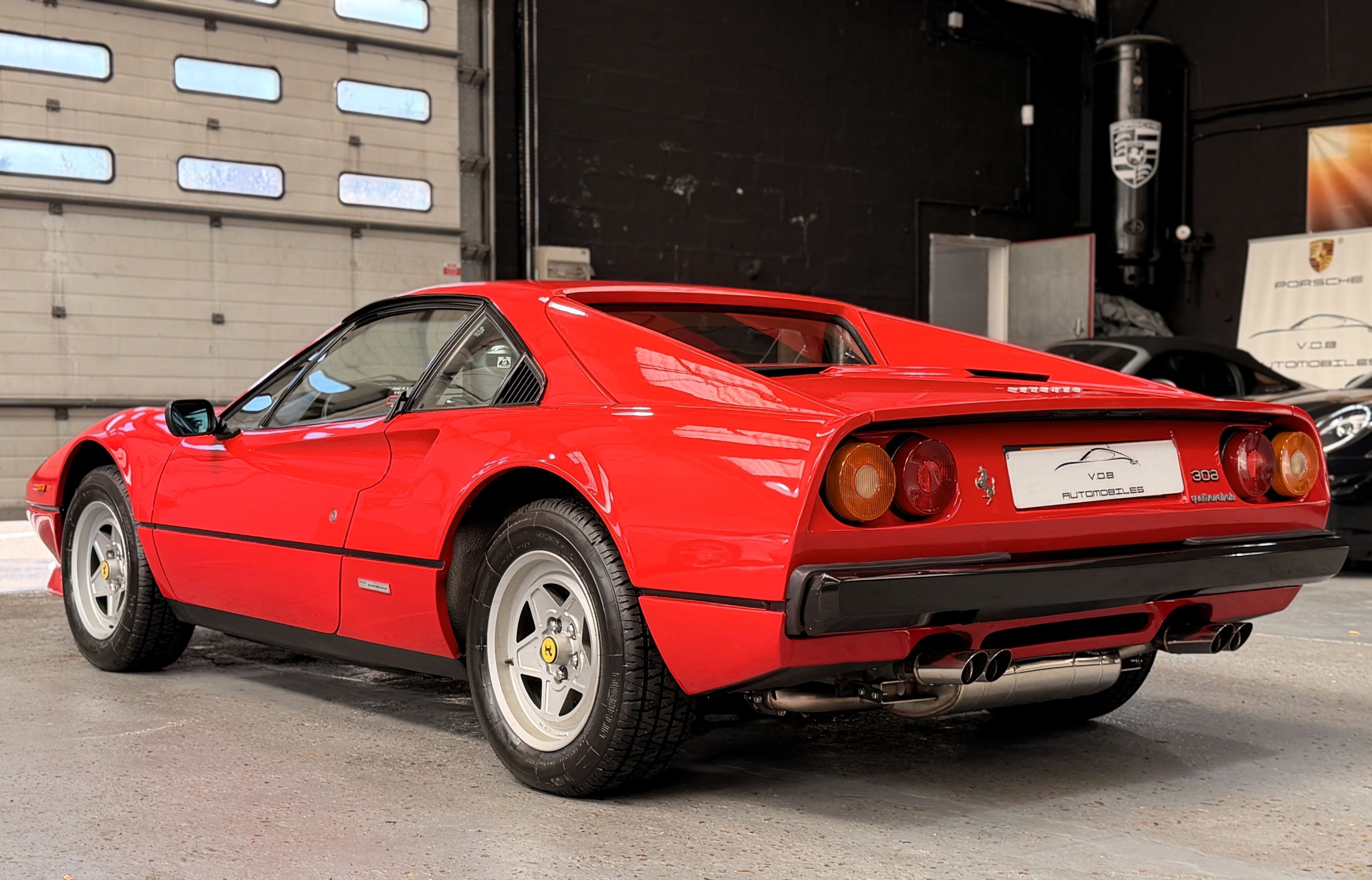 Ferrari 308 GTB Quattrovalvole (1985) — Origine Pozzi — Même propriétaire depuis 1987 — Carnet & Factures depuis l'origine 1984 — photo (2)