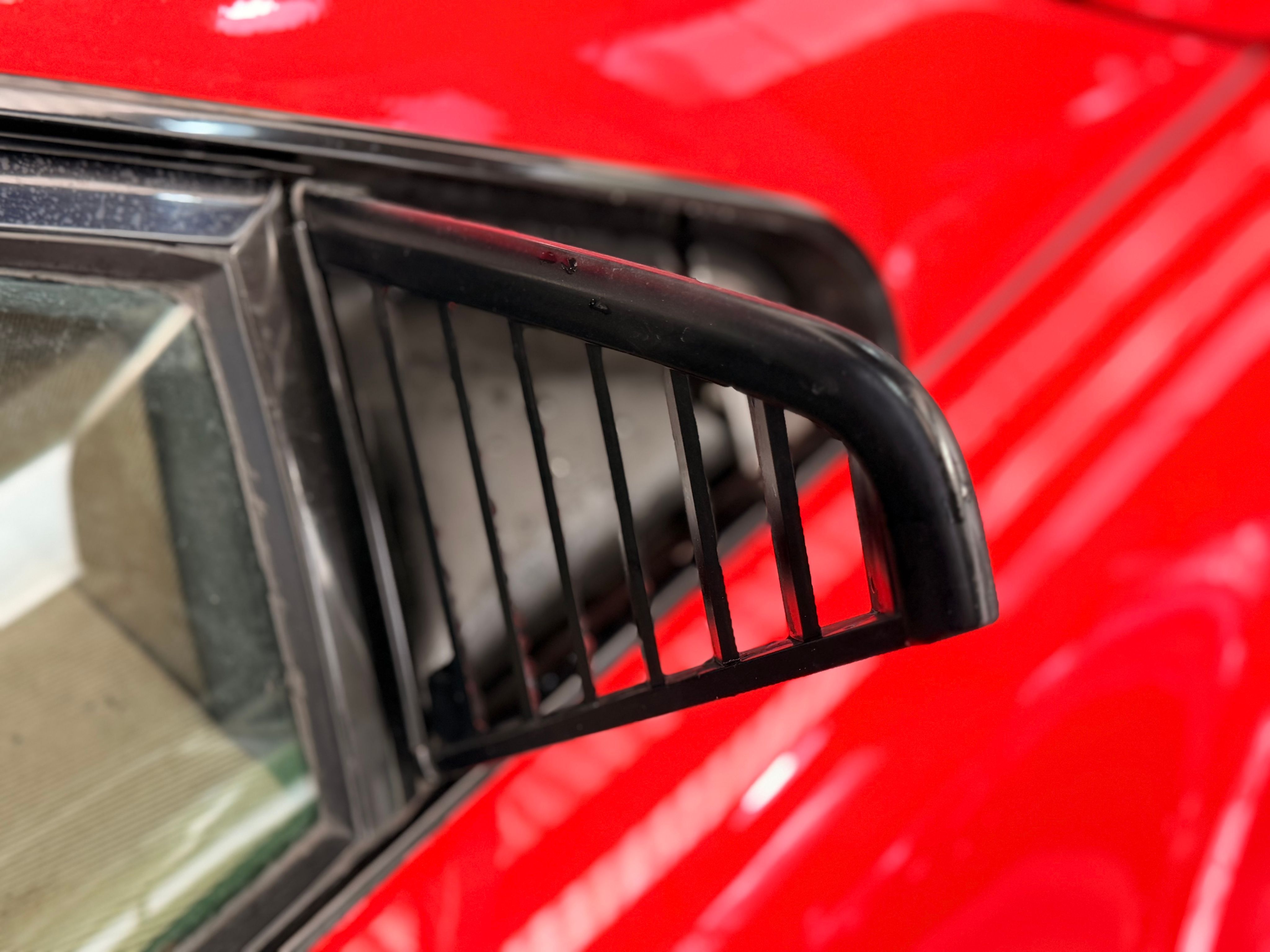 Ferrari 308 GTB Quattrovalvole (1985) — Origine Pozzi — Même propriétaire depuis 1987 — Carnet & Factures depuis l'origine 1984 — photo (23)