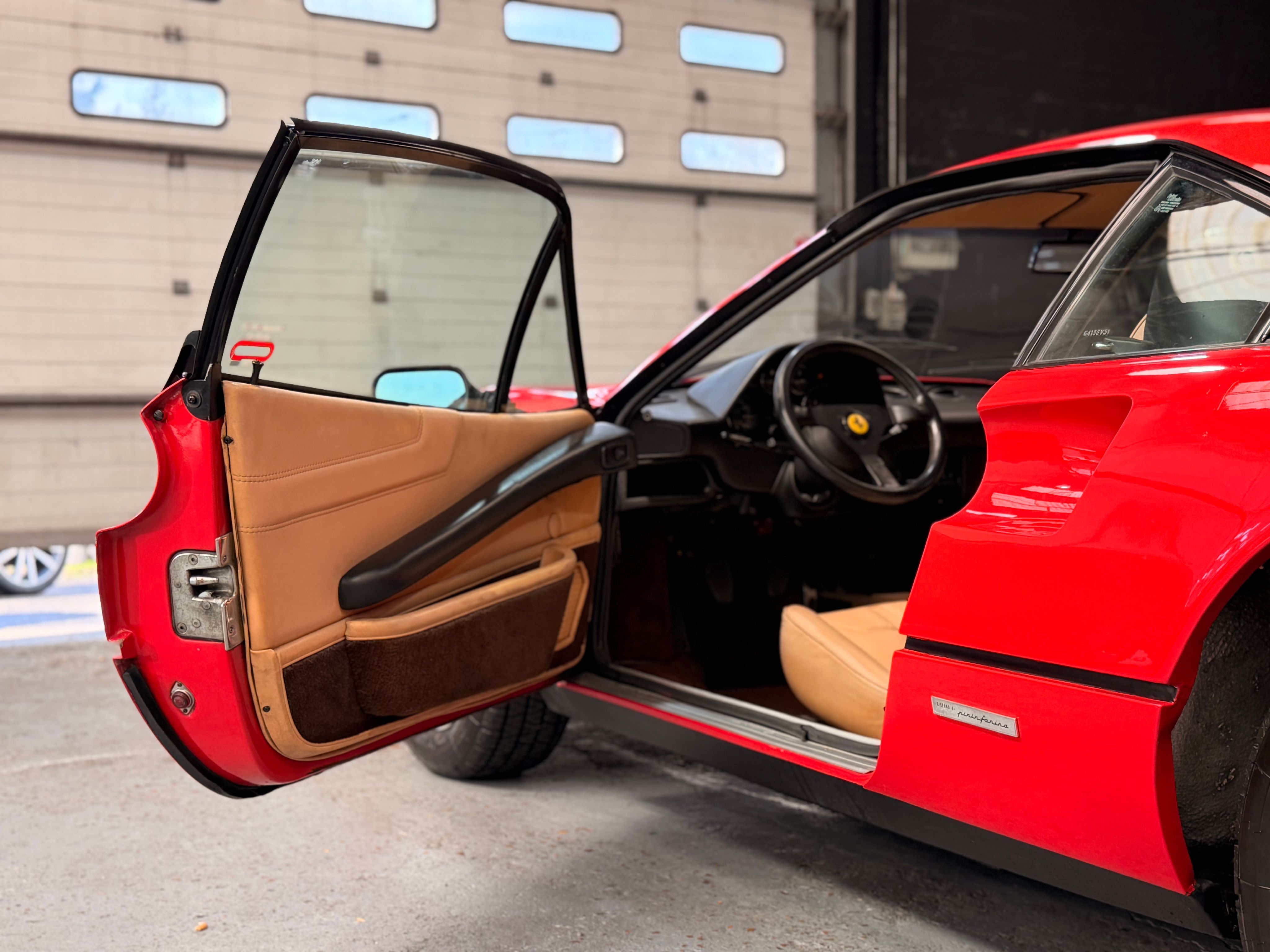 Ferrari 308 GTB Quattrovalvole (1985) — Origine Pozzi — Même propriétaire depuis 1987 — Carnet & Factures depuis l'origine 1984 — photo (24)