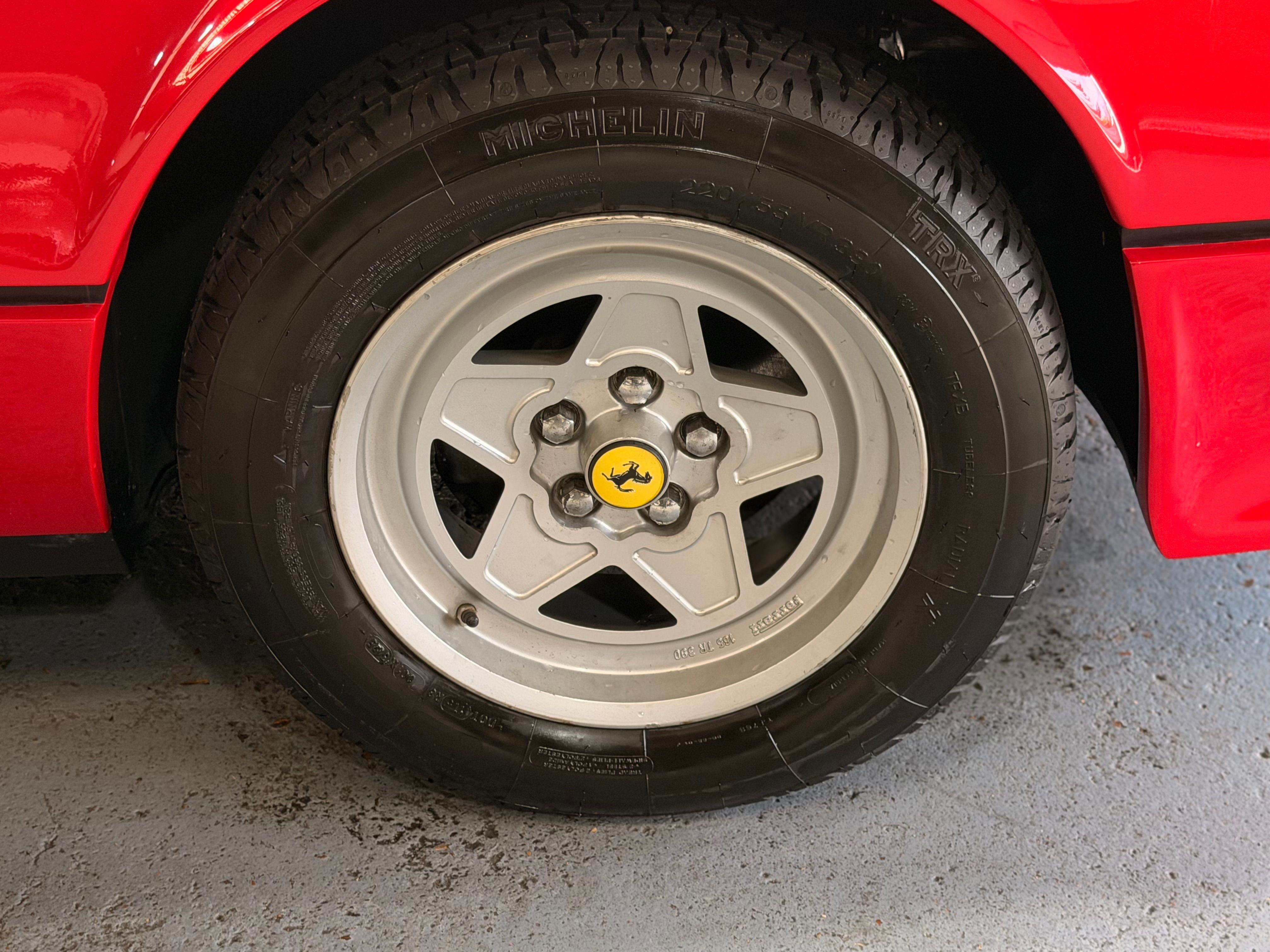Ferrari 308 GTB Quattrovalvole (1985) — Origine Pozzi — Même propriétaire depuis 1987 — Carnet & Factures depuis l'origine 1984 — photo (29)