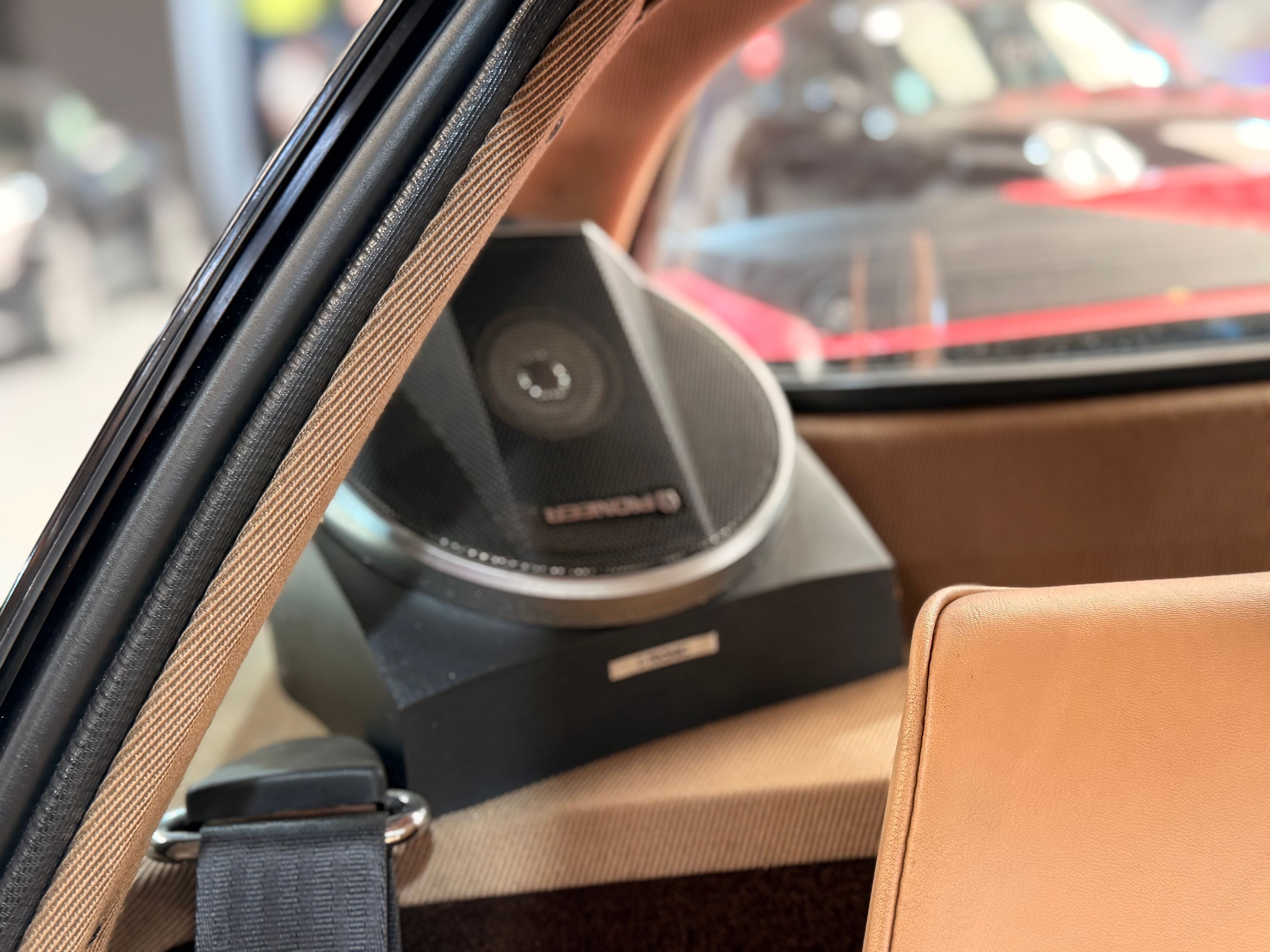 Ferrari 308 GTB Quattrovalvole (1985) — Origine Pozzi — Même propriétaire depuis 1987 — Carnet & Factures depuis l'origine 1984 — photo (32)