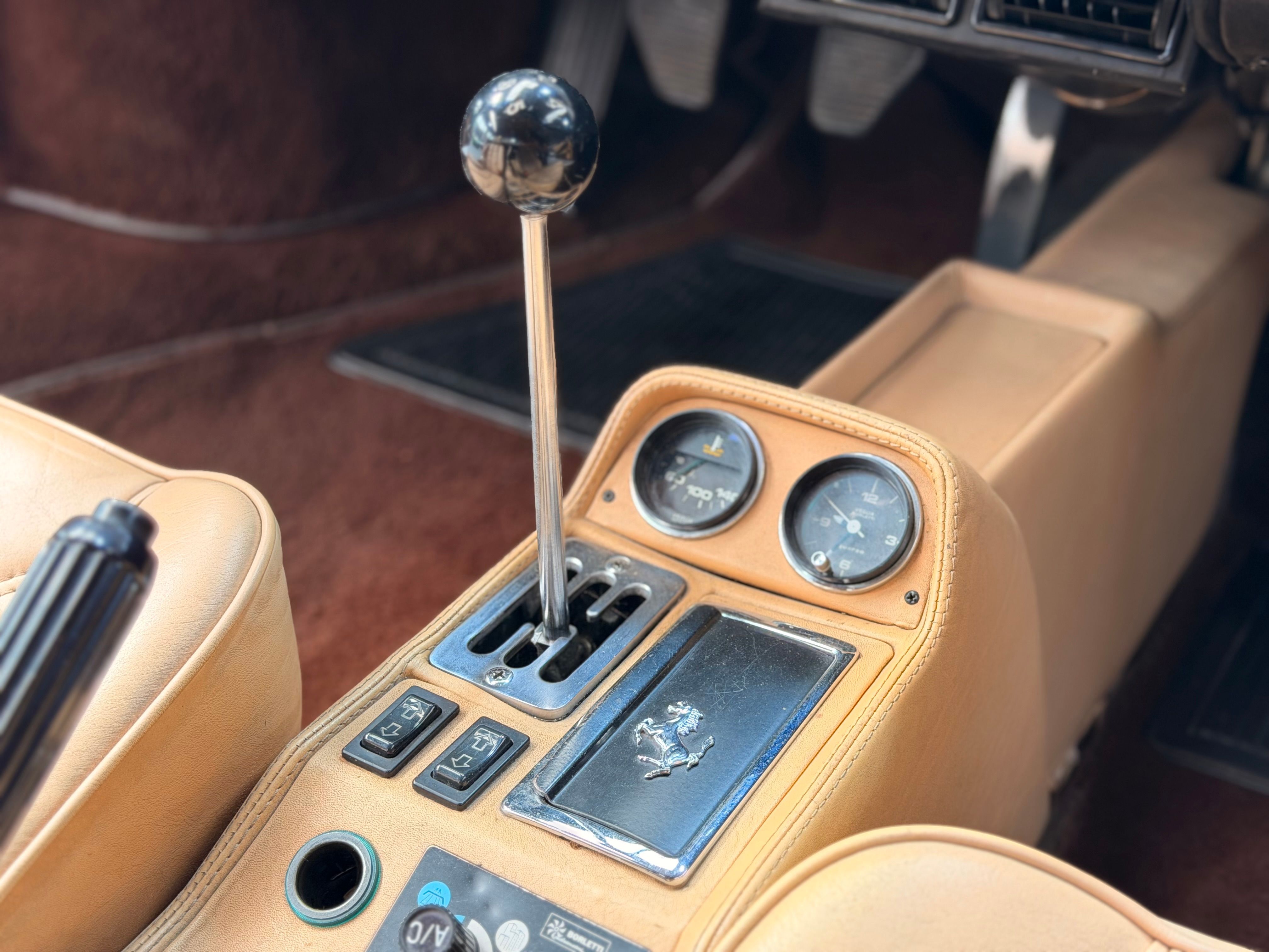 Ferrari 308 GTB Quattrovalvole (1985) — Origine Pozzi — Même propriétaire depuis 1987 — Carnet & Factures depuis l'origine 1984 — photo (34)