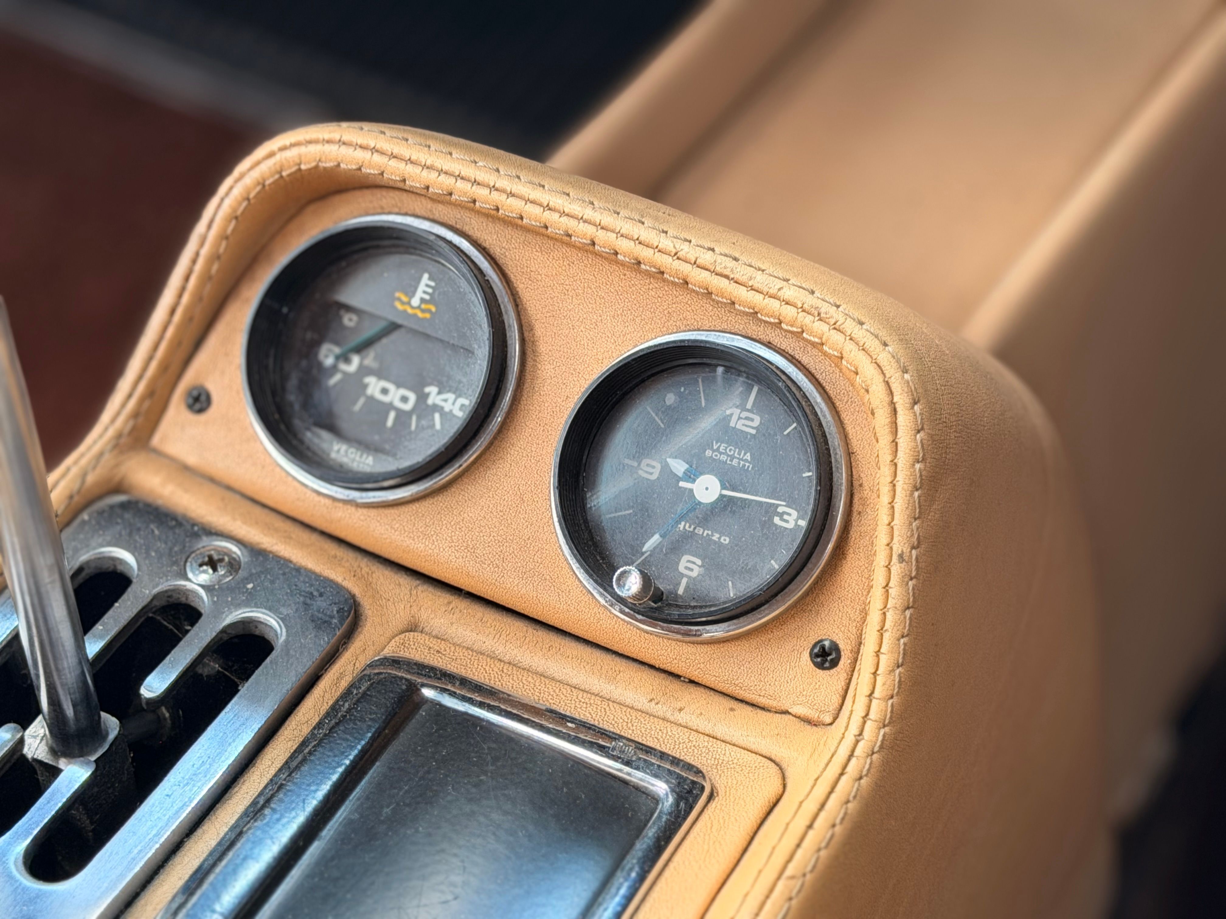 Ferrari 308 GTB Quattrovalvole (1985) — Origine Pozzi — Même propriétaire depuis 1987 — Carnet & Factures depuis l'origine 1984 — photo (36)