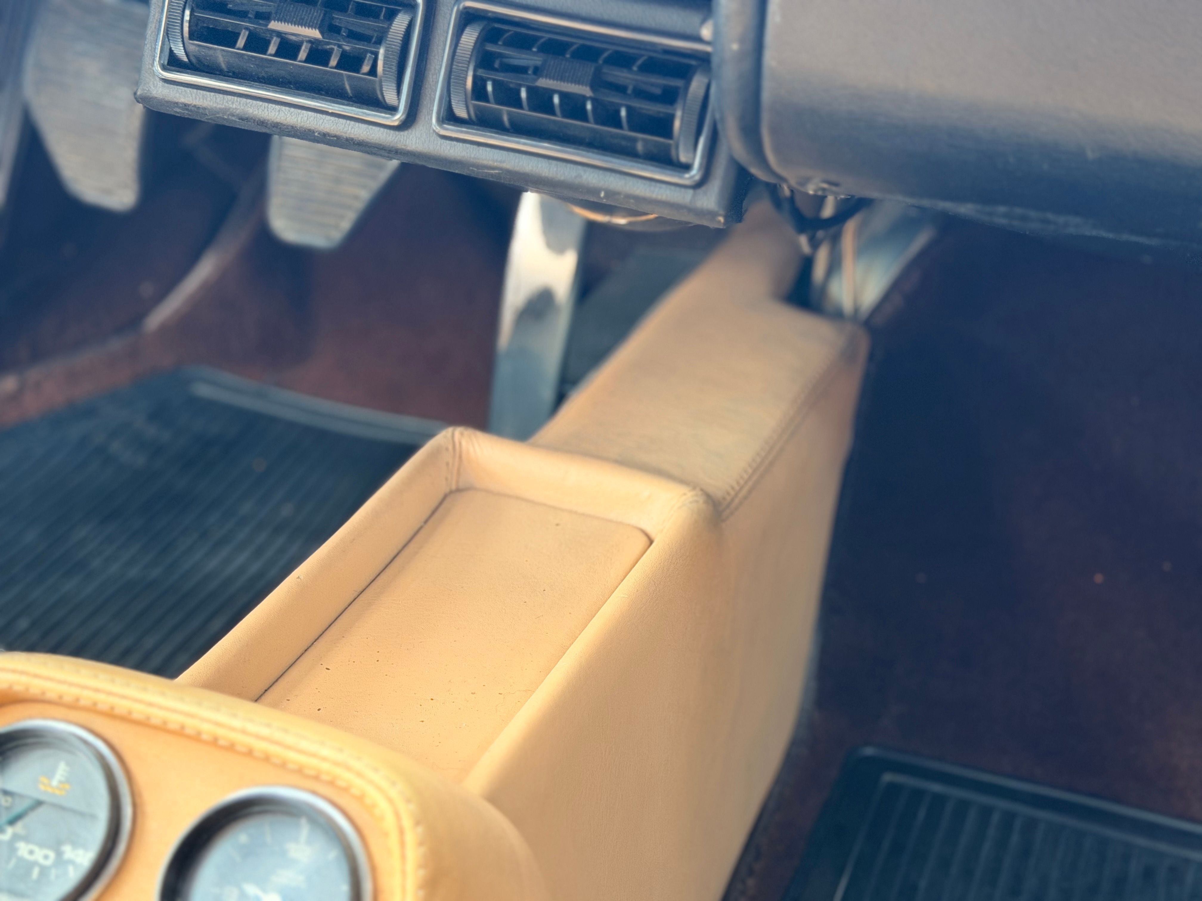 Ferrari 308 GTB Quattrovalvole (1985) — Origine Pozzi — Même propriétaire depuis 1987 — Carnet & Factures depuis l'origine 1984 — photo (37)