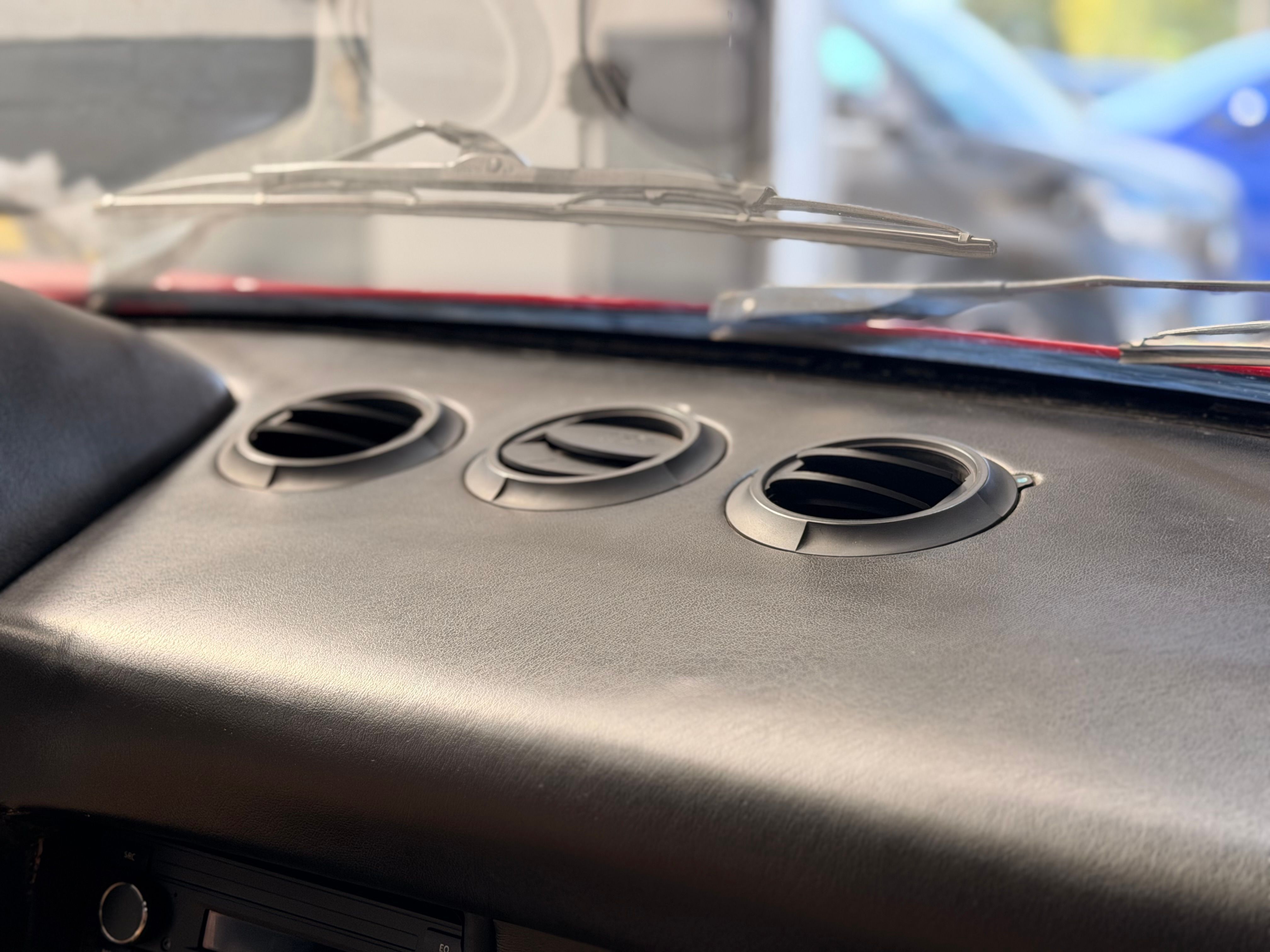 Ferrari 308 GTB Quattrovalvole (1985) — Origine Pozzi — Même propriétaire depuis 1987 — Carnet & Factures depuis l'origine 1984 — photo (39)