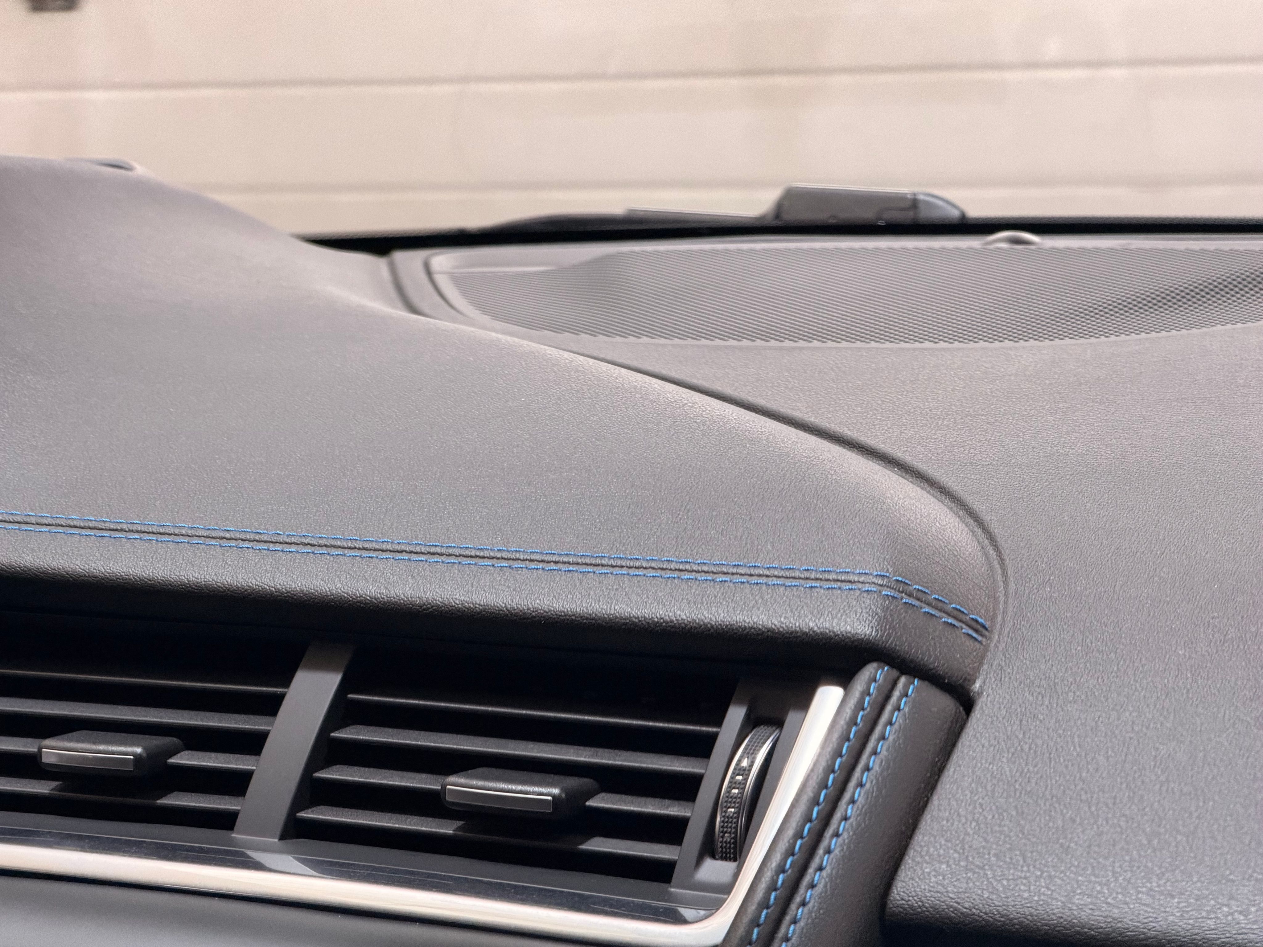 Jaguar E-Pace R-Dynamic 2018 — detail (45)