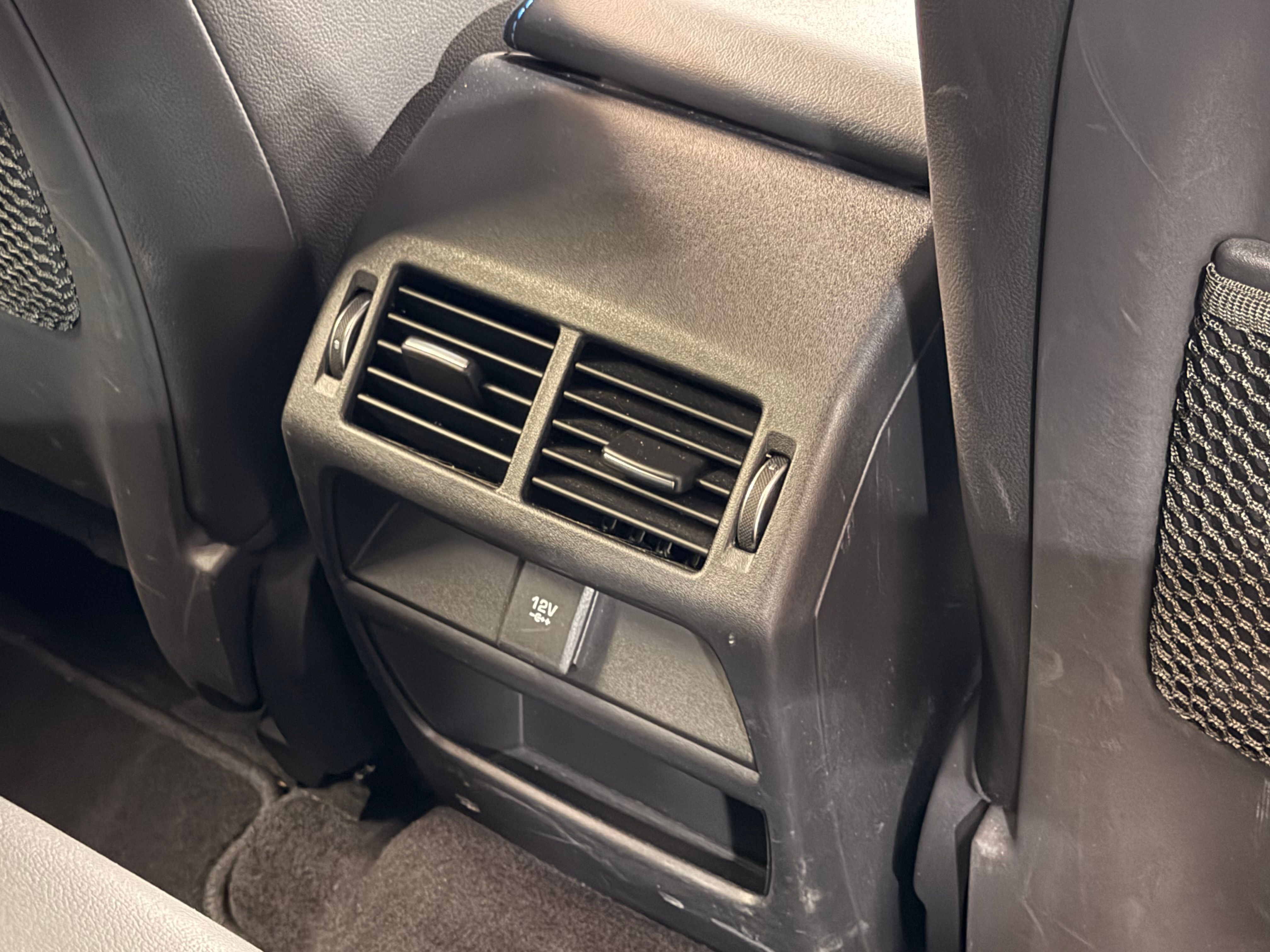 Jaguar E-Pace R-Dynamic 2018 — detail (46)