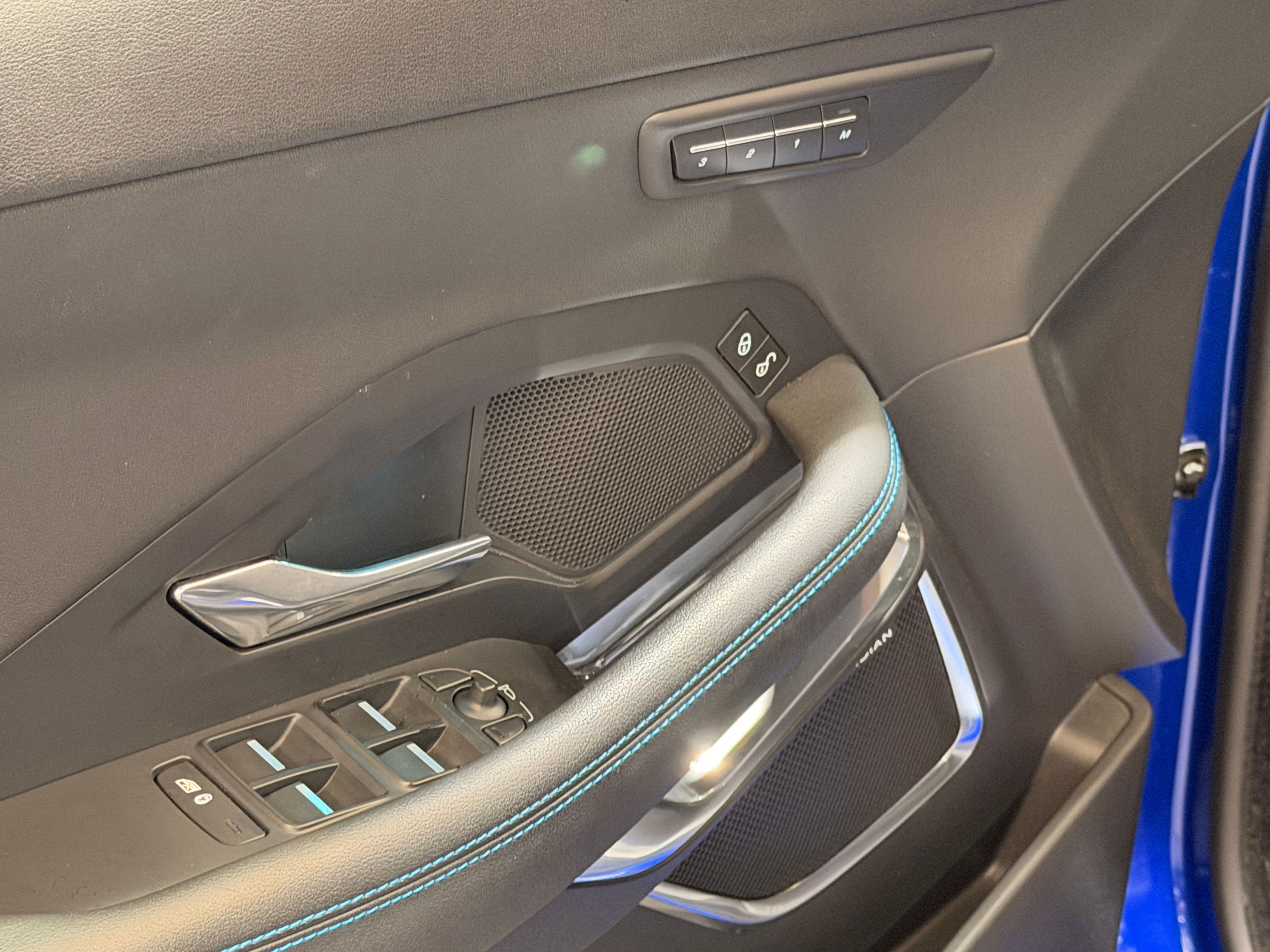 Jaguar E-Pace R-Dynamic 2018 — detail (41)