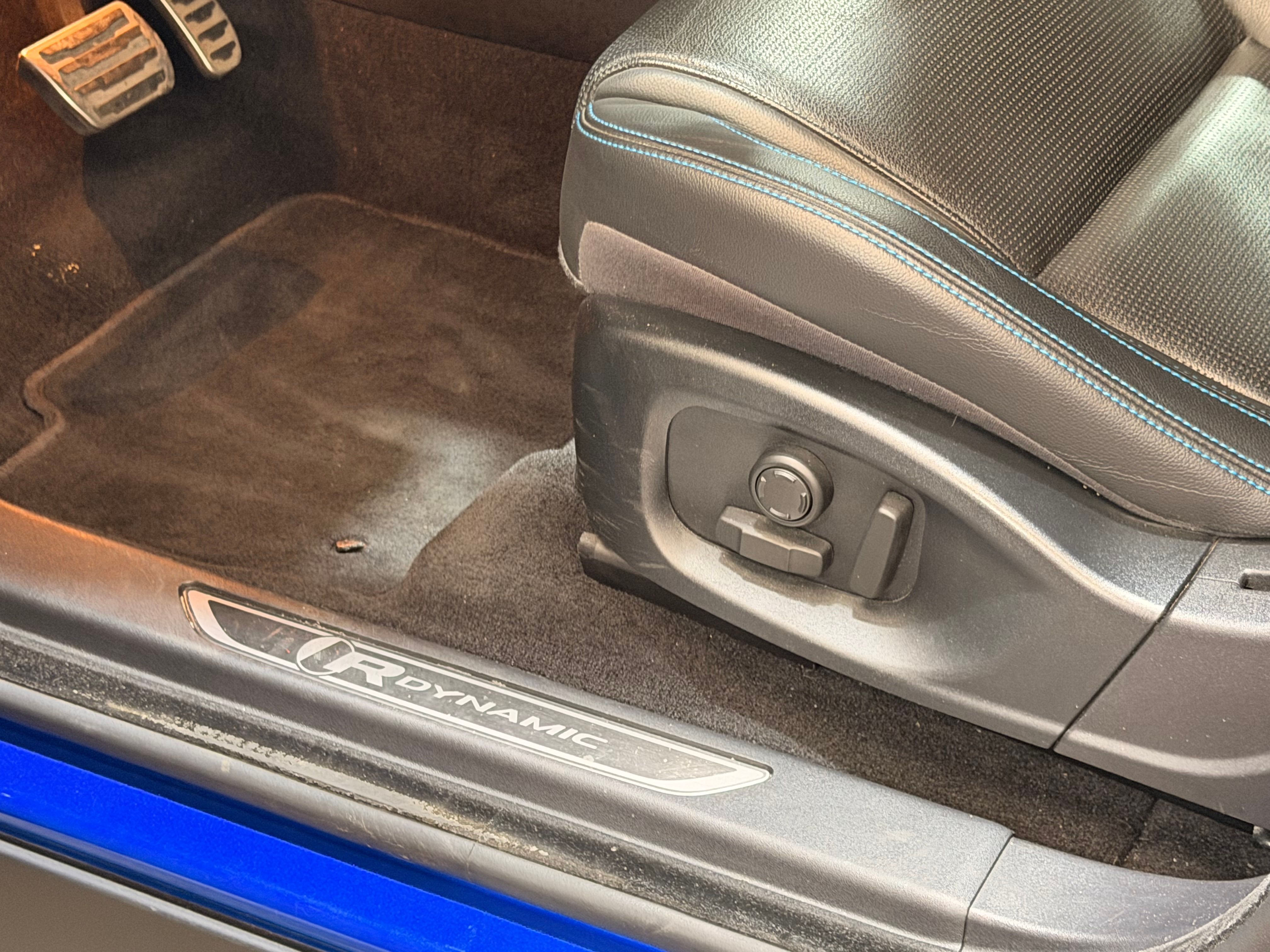 Jaguar E-Pace R-Dynamic 2018 — detail (42)