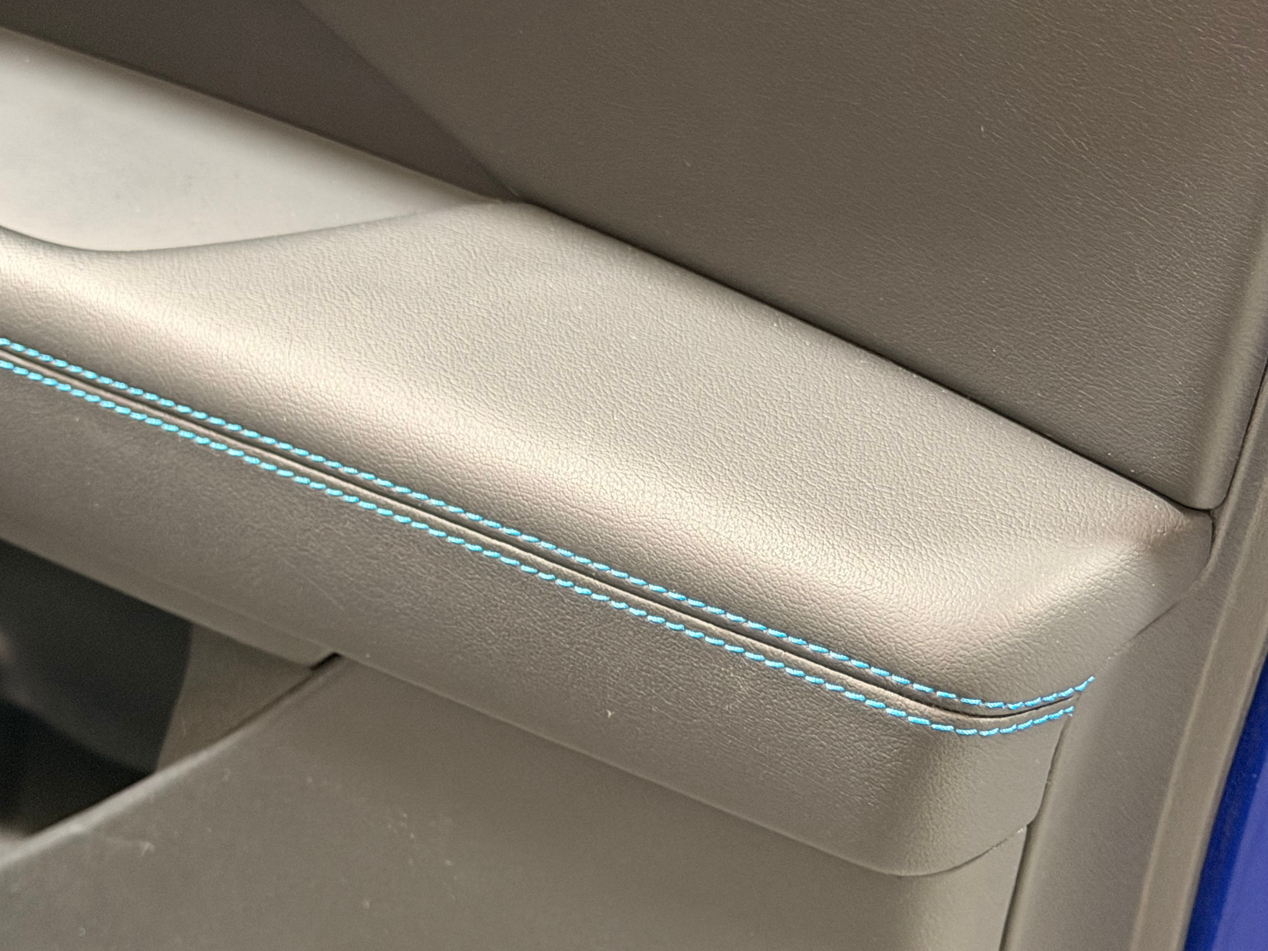 Jaguar E-Pace R-Dynamic 2018 — detail (37)