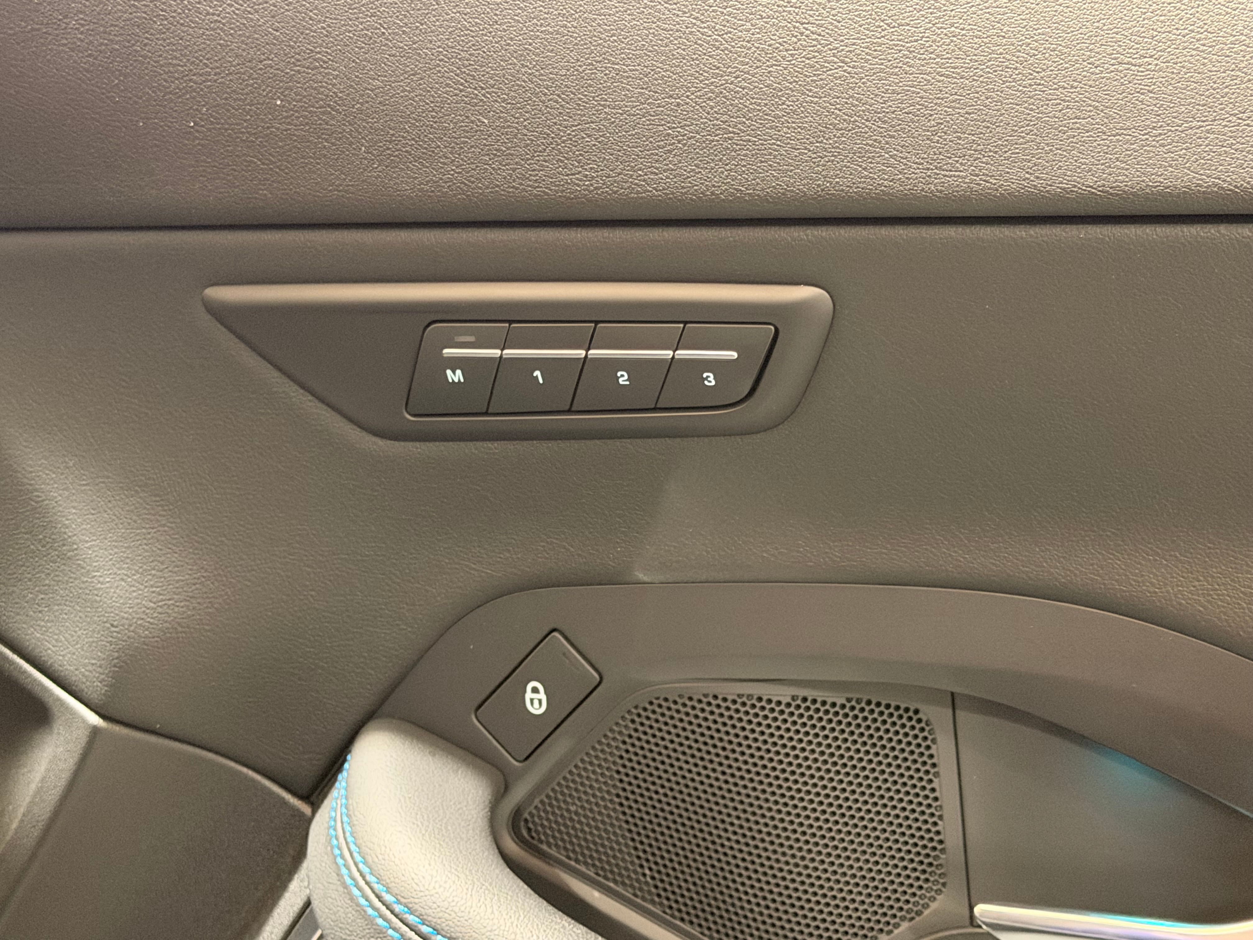 Jaguar E-Pace R-Dynamic 2018 — detail (43)