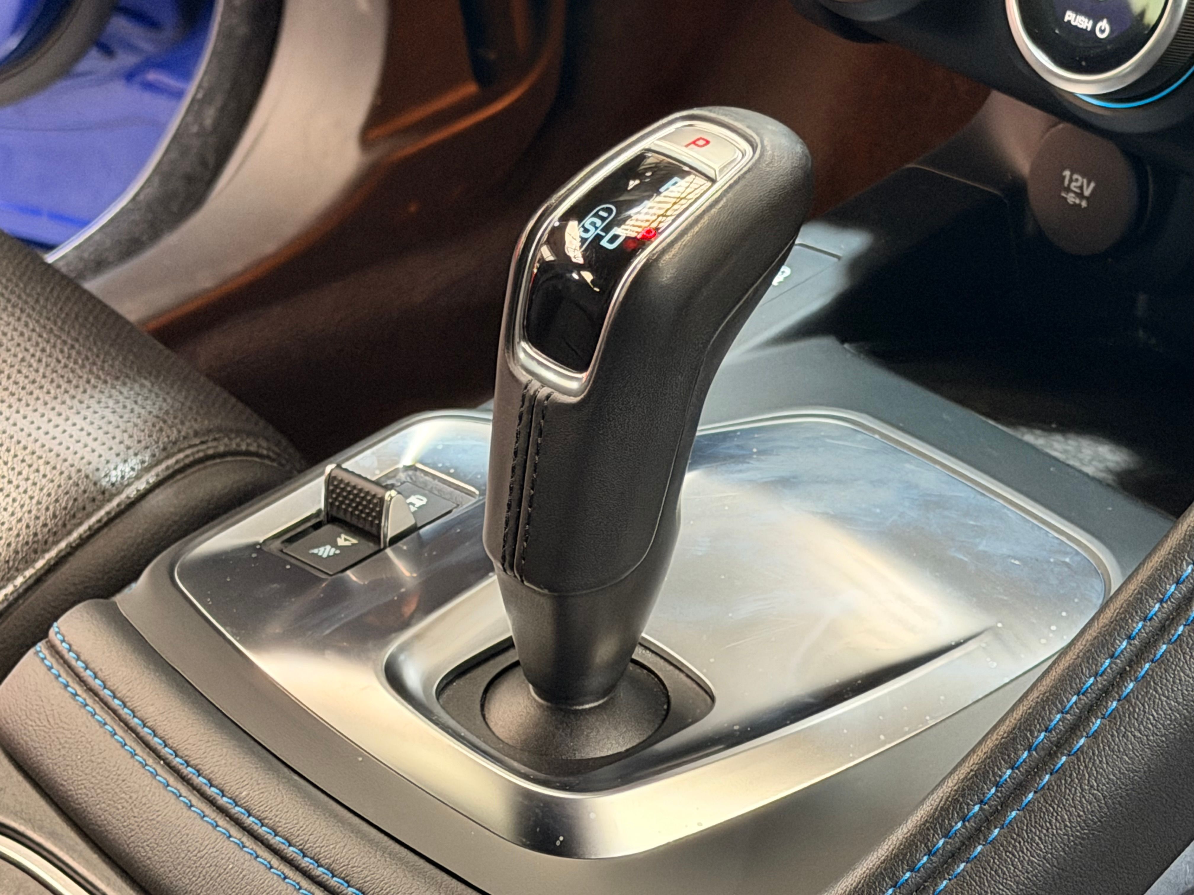 Jaguar E-Pace R-Dynamic 2018 — detail (39)