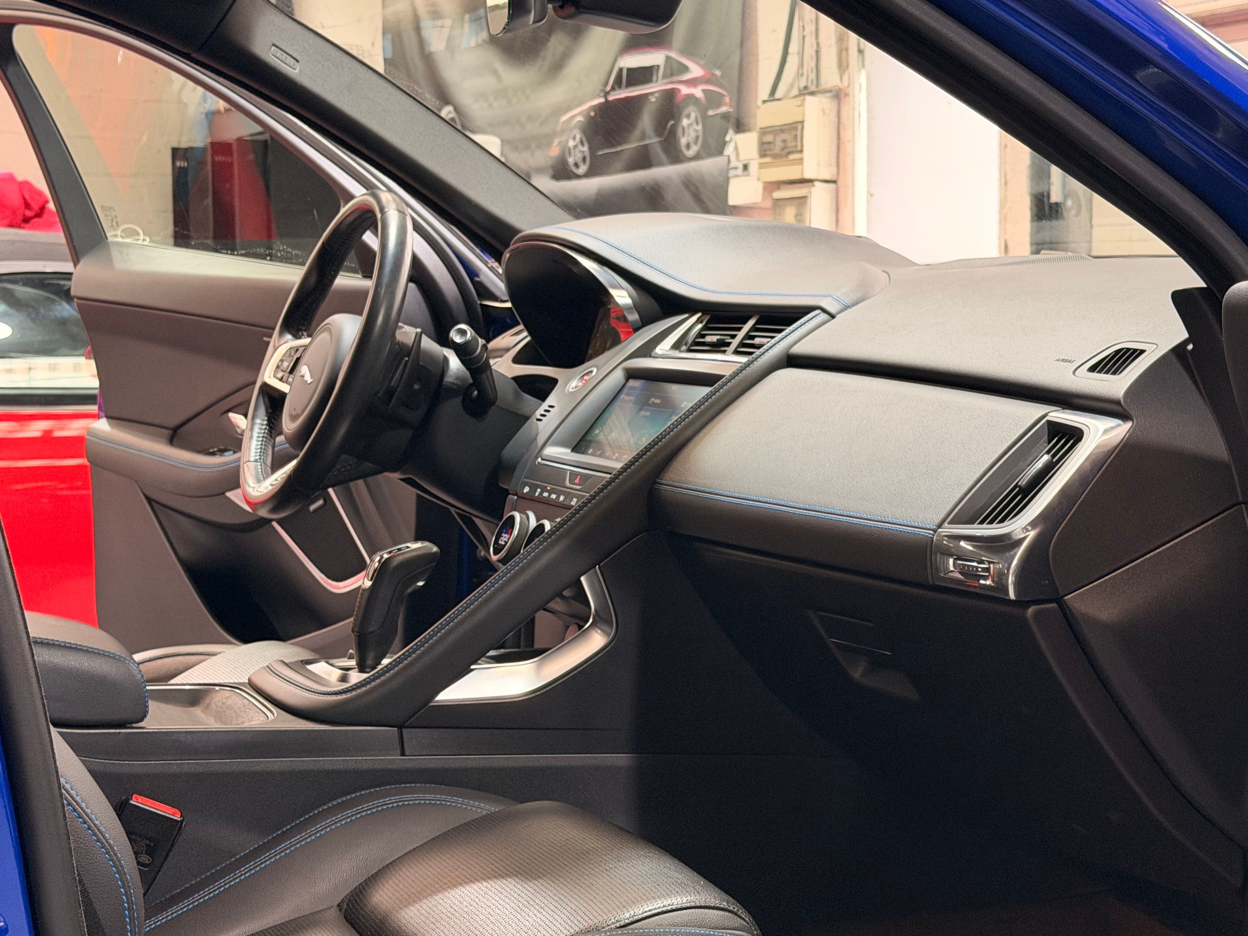 Jaguar E-Pace R-Dynamic 2018 — tableau de bord (18)